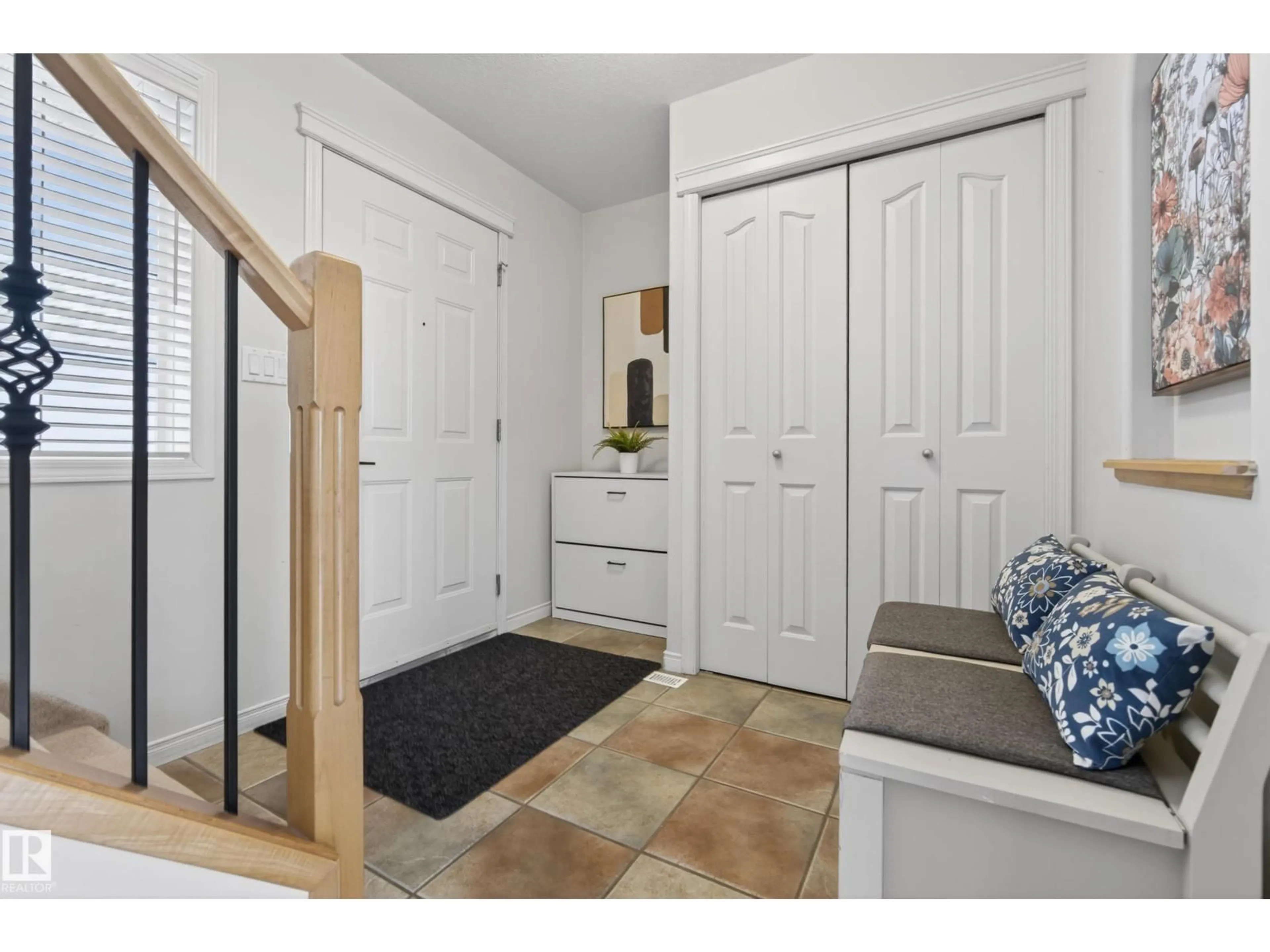 Indoor entryway for 1119 RUTHERFORD CL, Edmonton Alberta T6W1H5