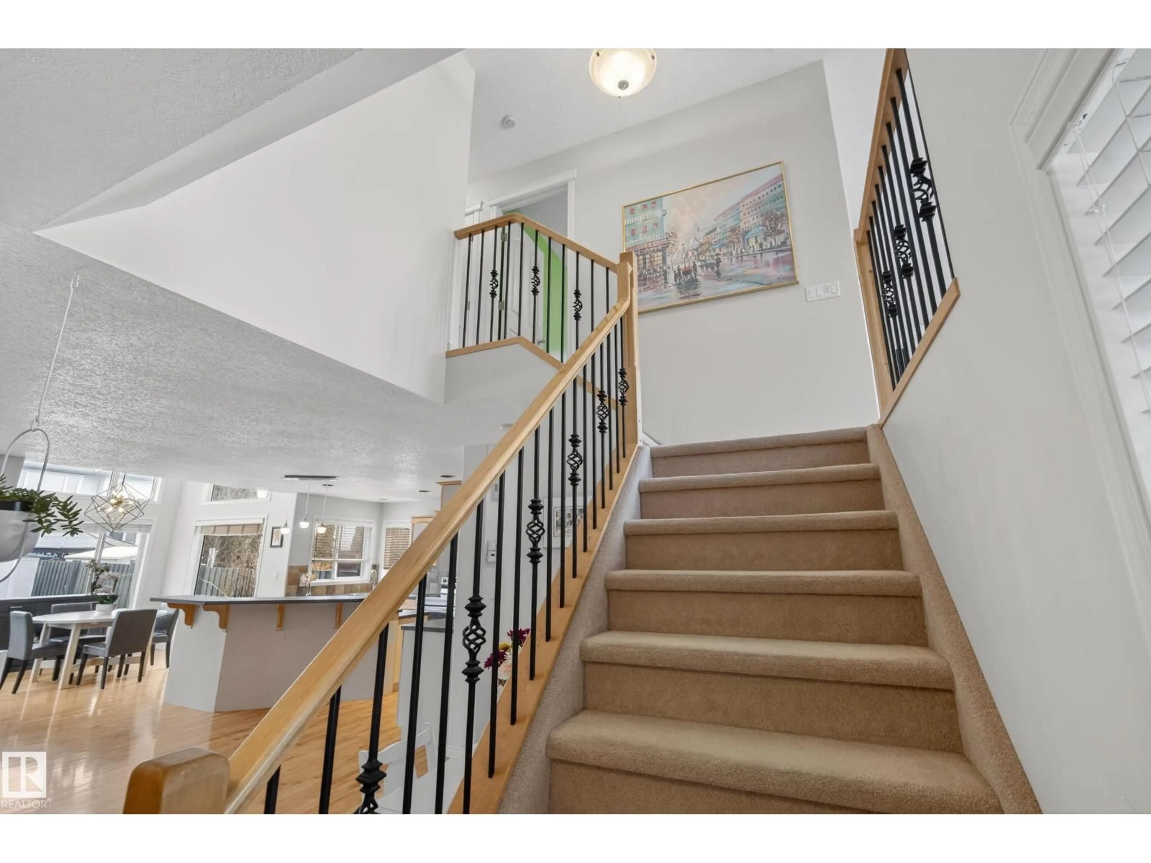 Indoor foyer for 1119 RUTHERFORD CL, Edmonton Alberta T6W1H5