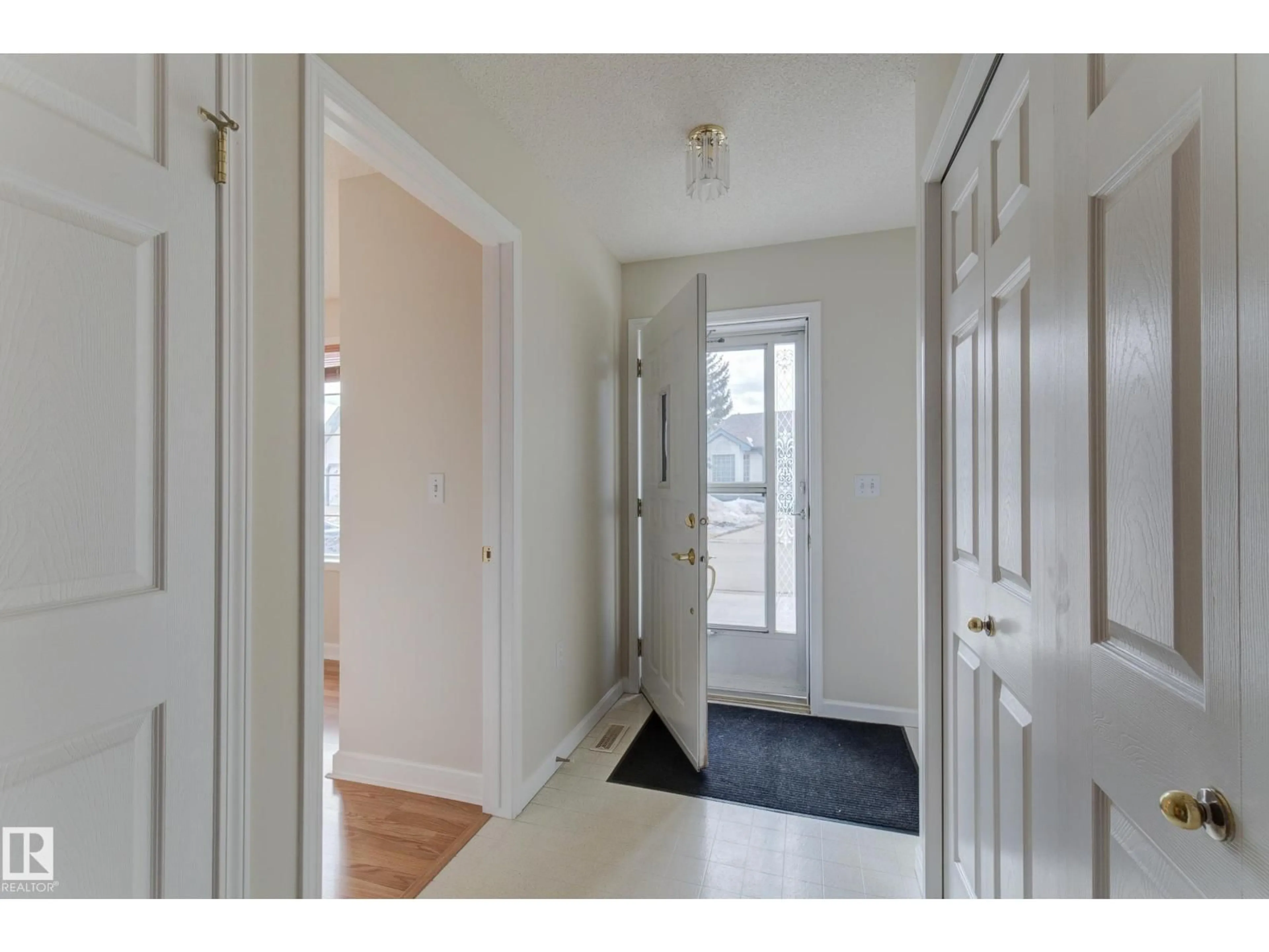 Indoor entryway for 5 - 308 JACKSON RD, Edmonton Alberta T6L6W1