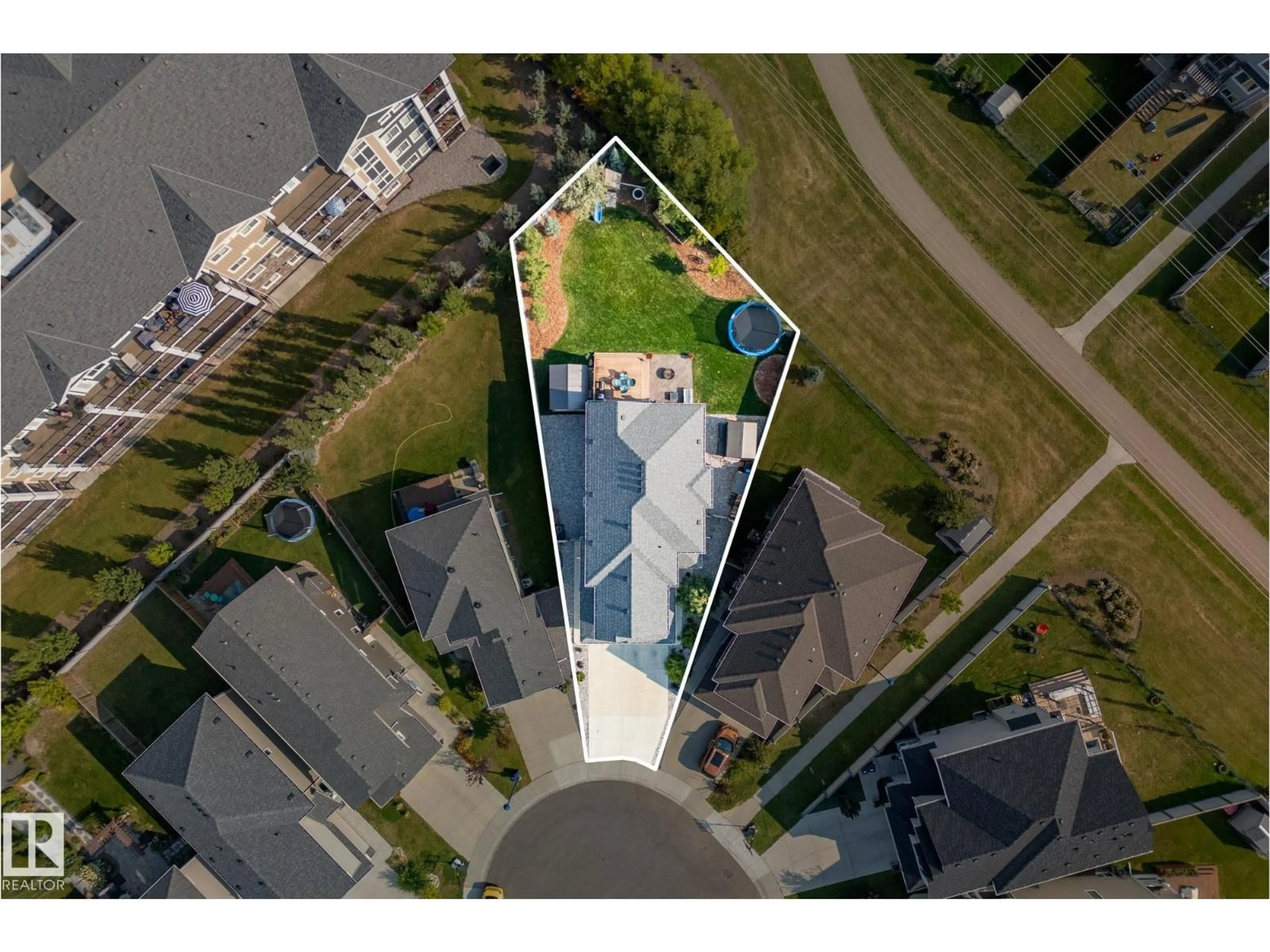 A pic from outside/outdoor area/front of a property/back of a property/a pic from drone, unknown for 8810 24 AV, Edmonton Alberta T6X2C9