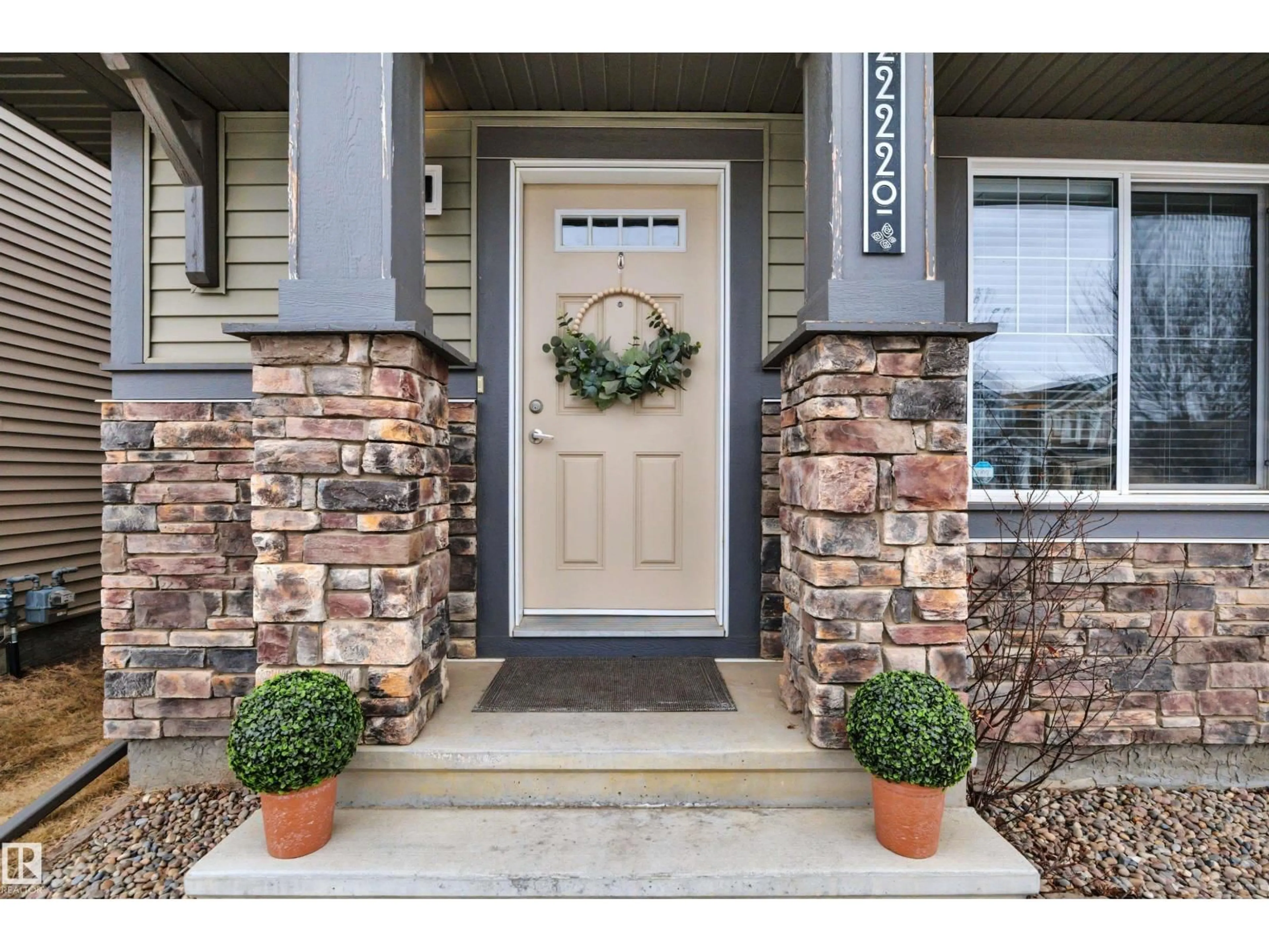 Indoor entryway for NW - 22220 88 AV, Edmonton Alberta T5T7H2