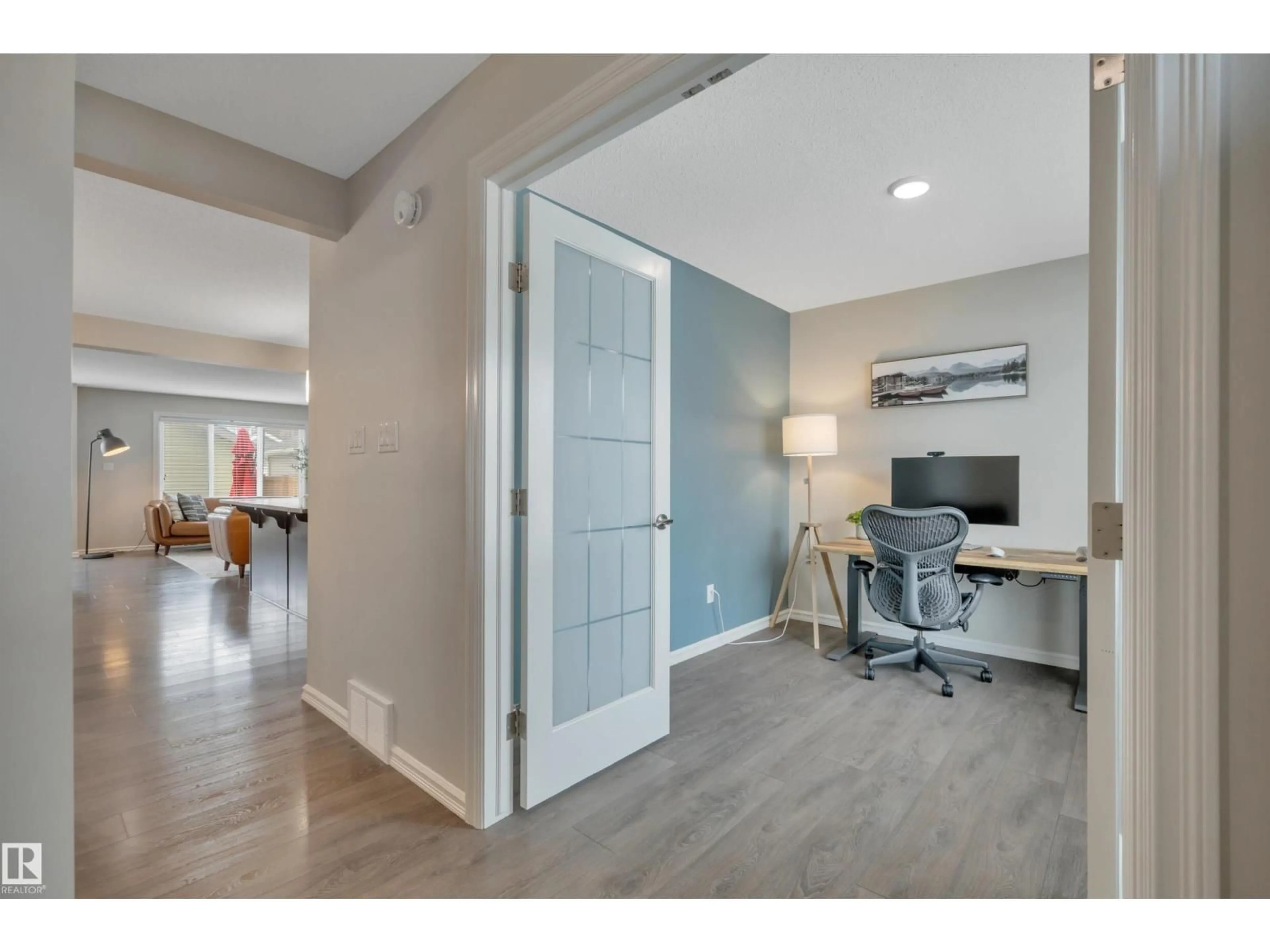 Indoor entryway for NW - 22220 88 AV, Edmonton Alberta T5T7H2