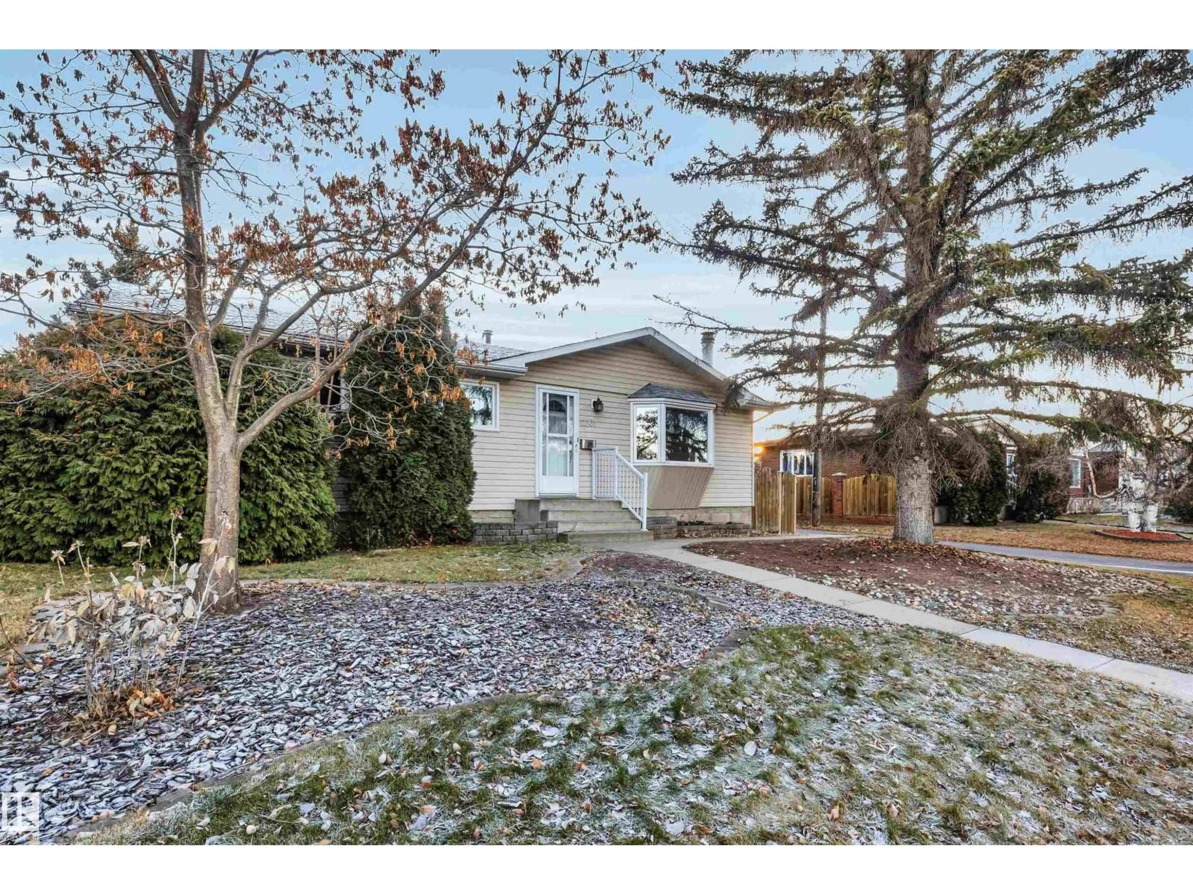 Unknown for NW - 11231 41 AV, Edmonton Alberta T6J0T6