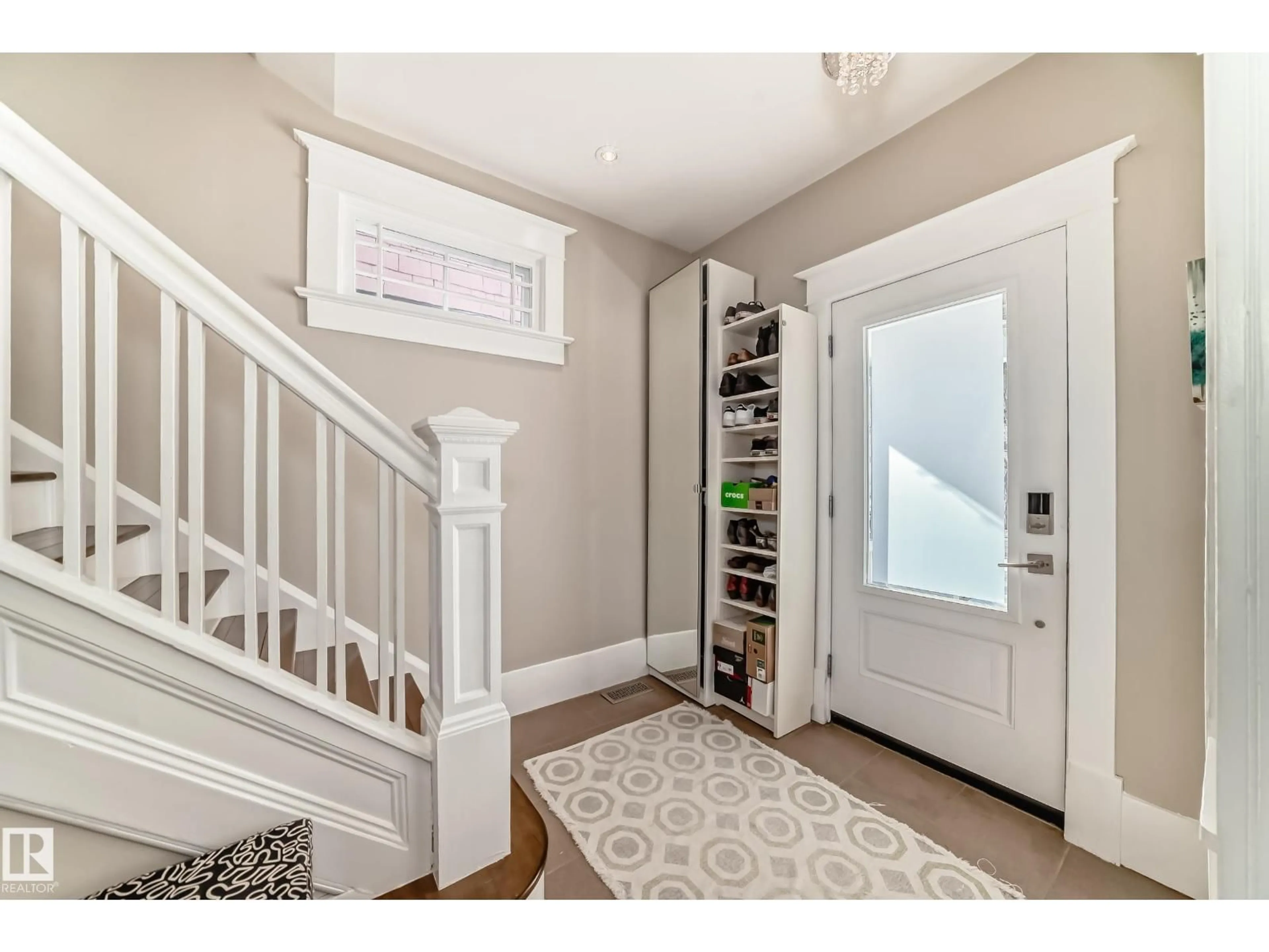 Indoor entryway for 10989 125 ST, Edmonton Alberta T5M0L9