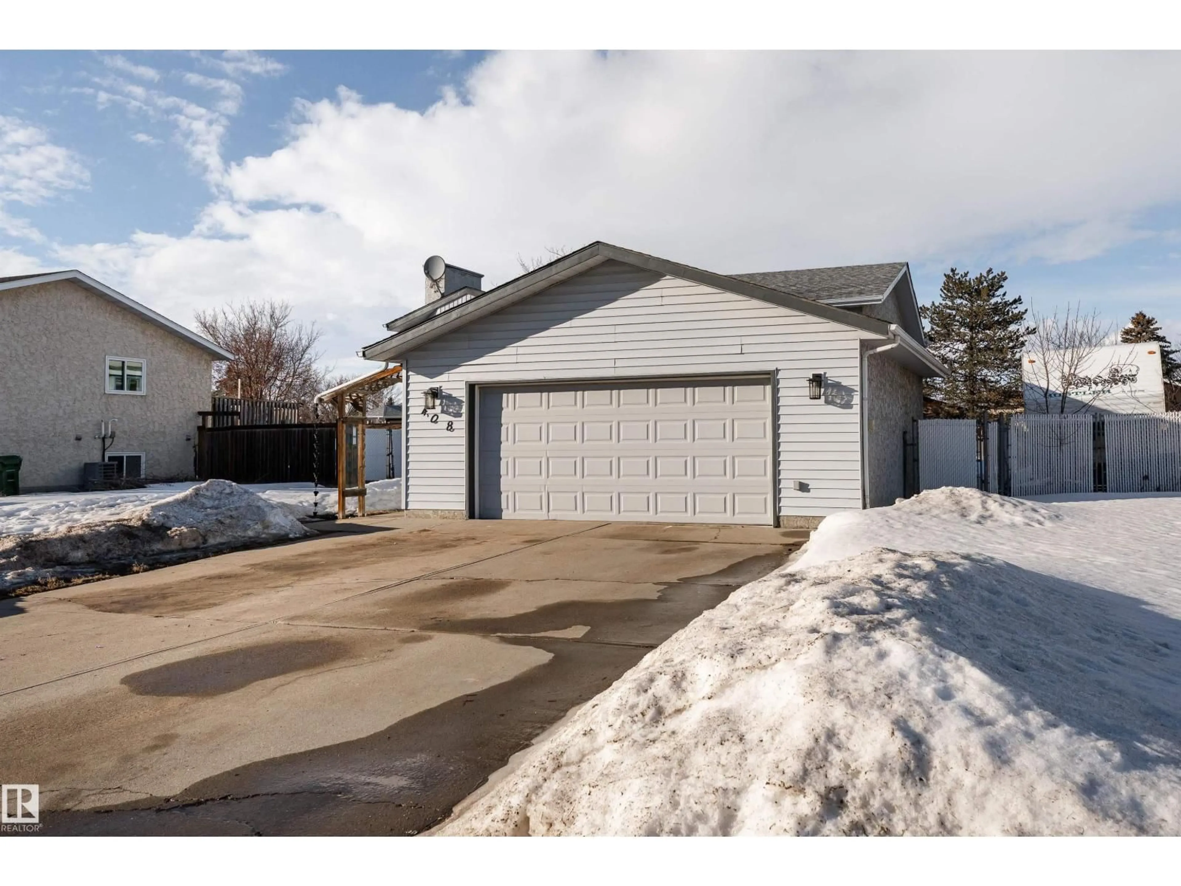 Indoor garage for 408 GRANDIN DR, Morinville Alberta T8R1J1