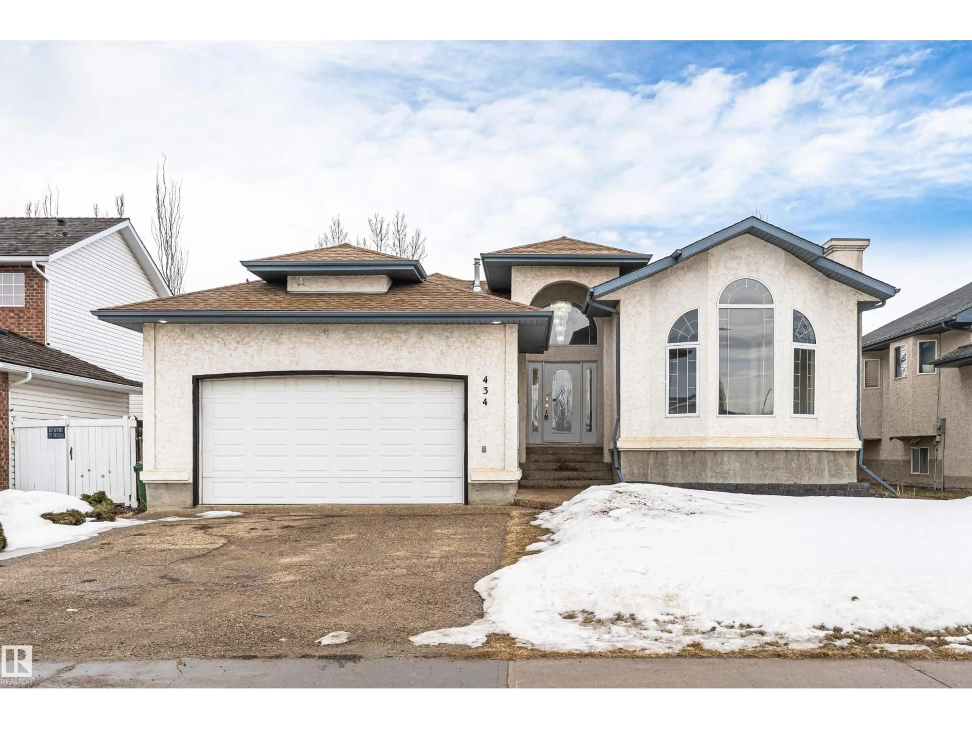 Home with vinyl exterior material, street for 434 GRANDIN DR, Morinville Alberta T8R1J1
