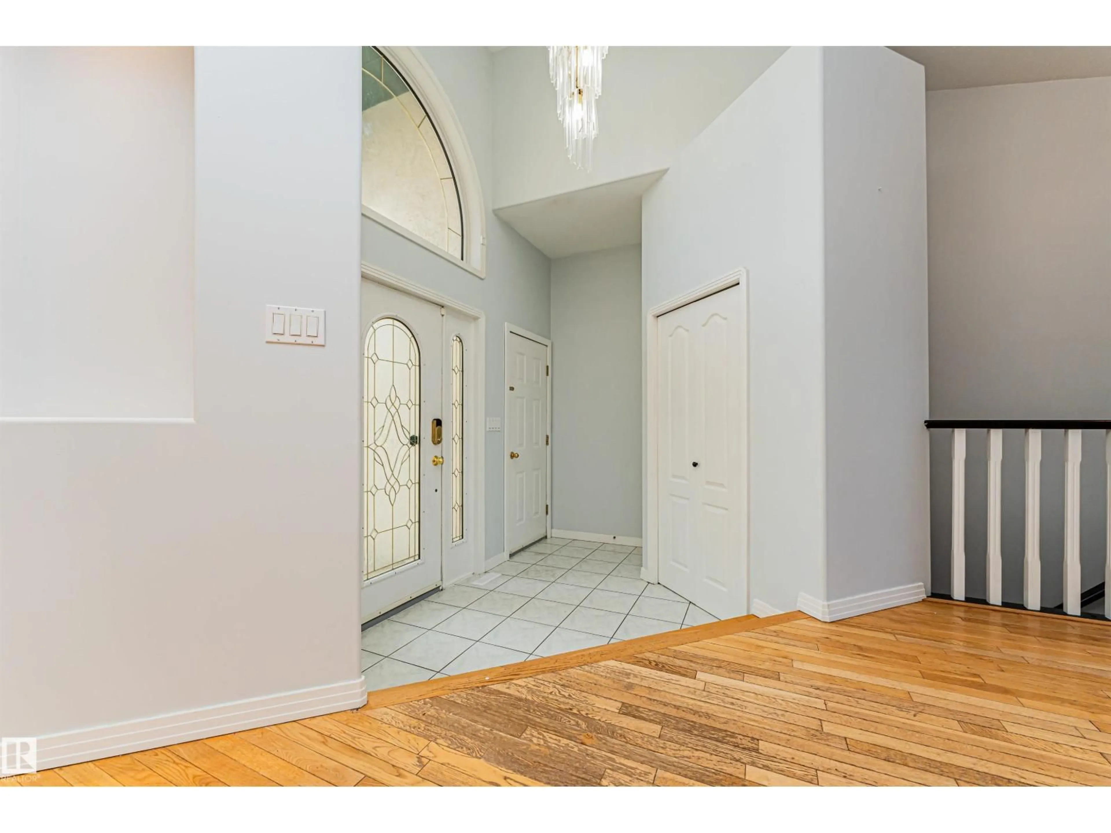 Indoor entryway for 434 GRANDIN DR, Morinville Alberta T8R1J1