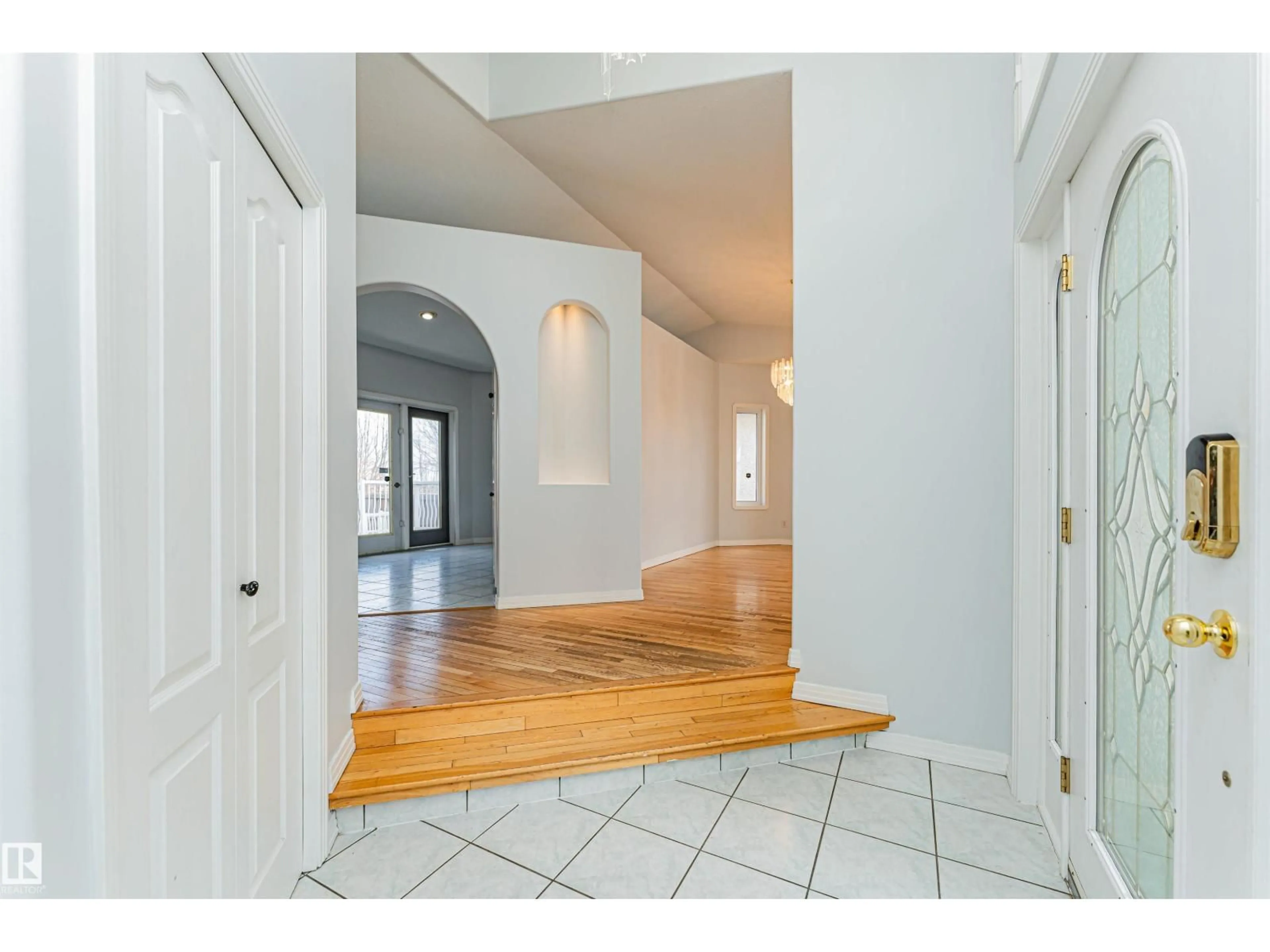 Indoor entryway for 434 GRANDIN DR, Morinville Alberta T8R1J1