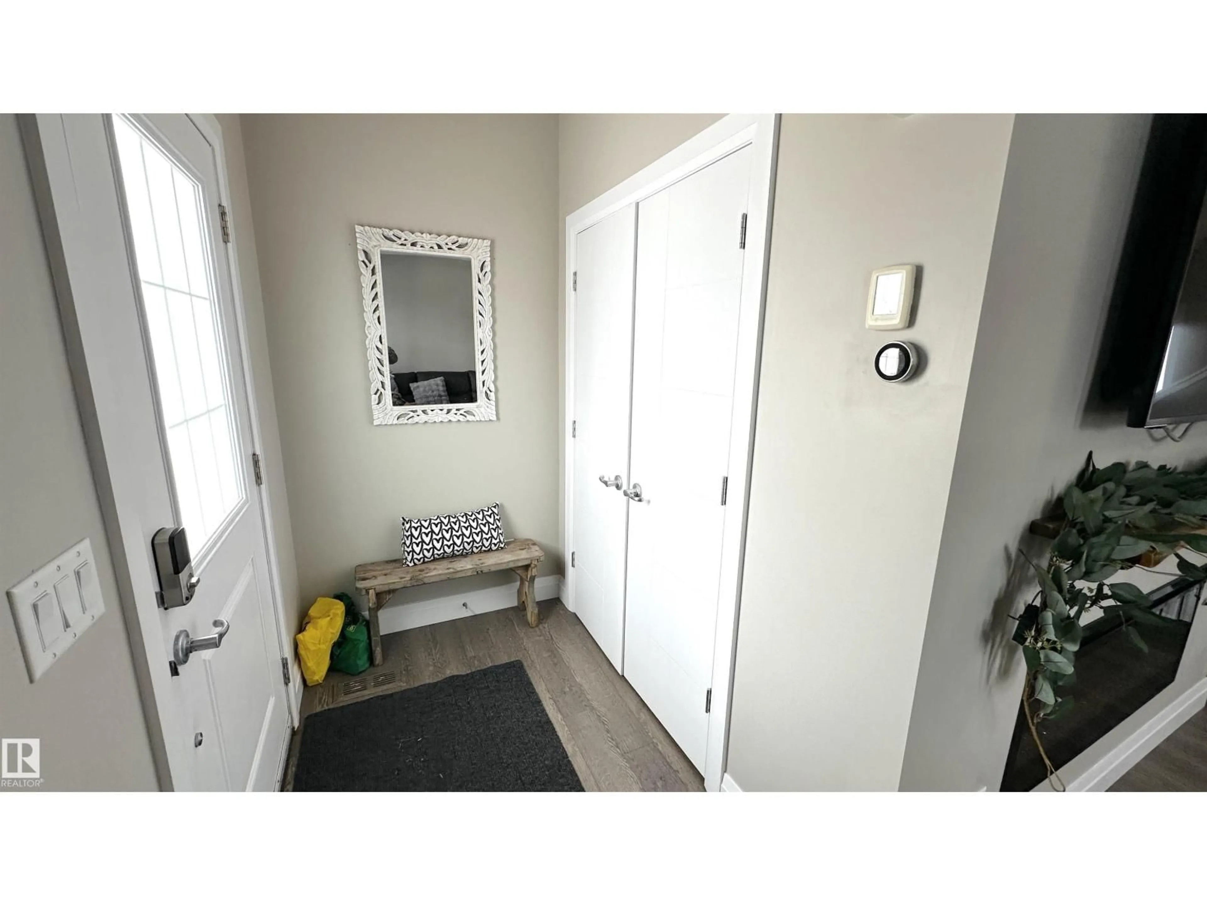 Indoor entryway for 9813 106, Morinville Alberta T8R2P1