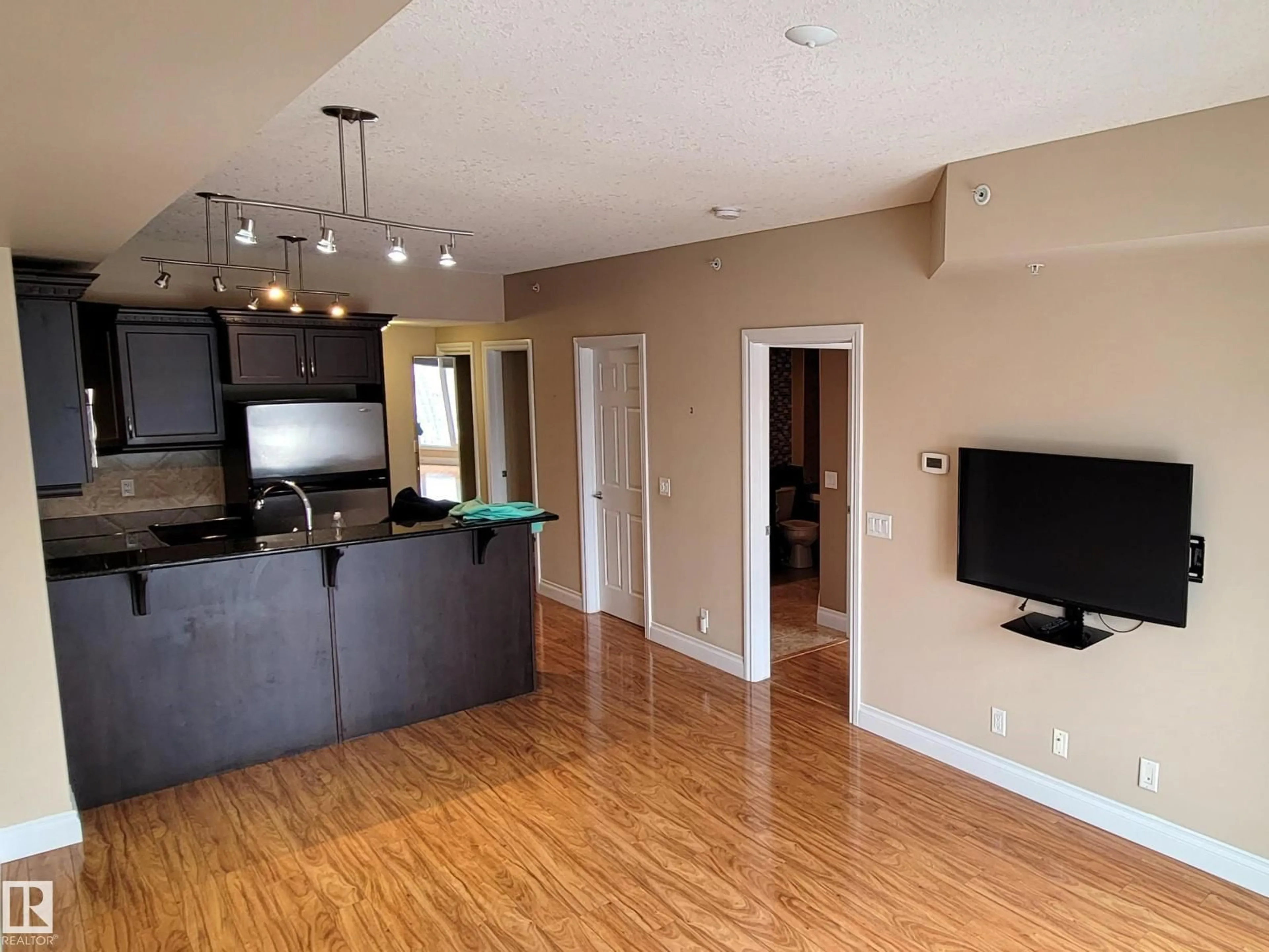 Unknown for 10303 - 1005 111 ST NW, Edmonton Alberta T5K0C6