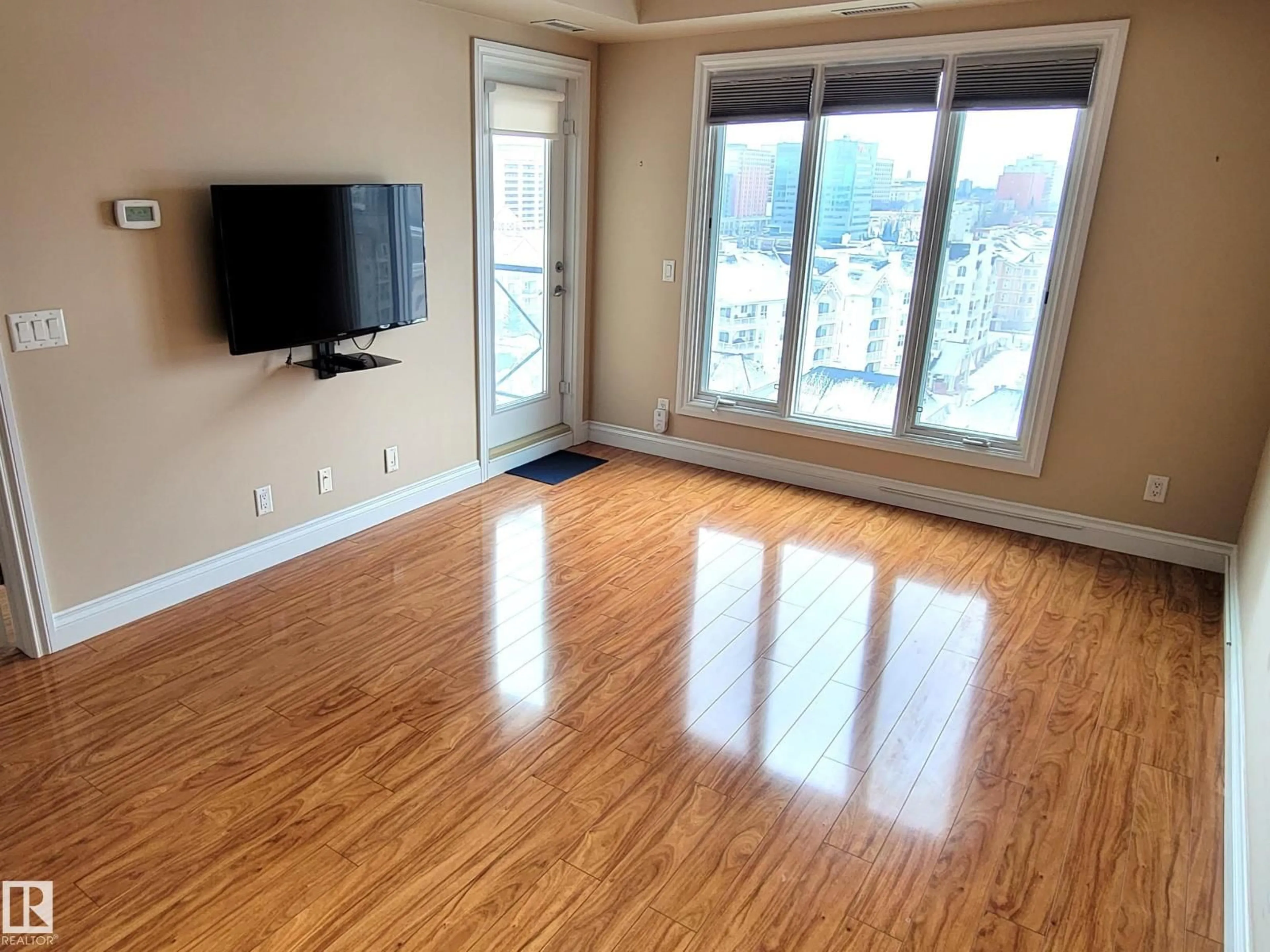 A pic of a room for 10303 - 1005 111 ST NW, Edmonton Alberta T5K0C6