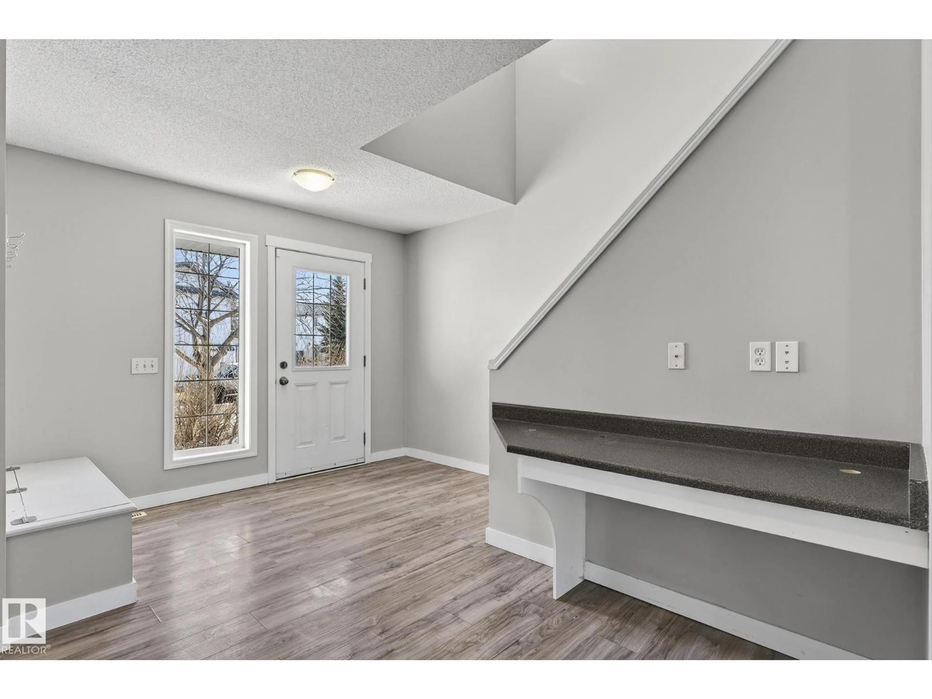 Indoor entryway for #30 - 450 HYNDMAN CR, Edmonton Alberta T5A0E2