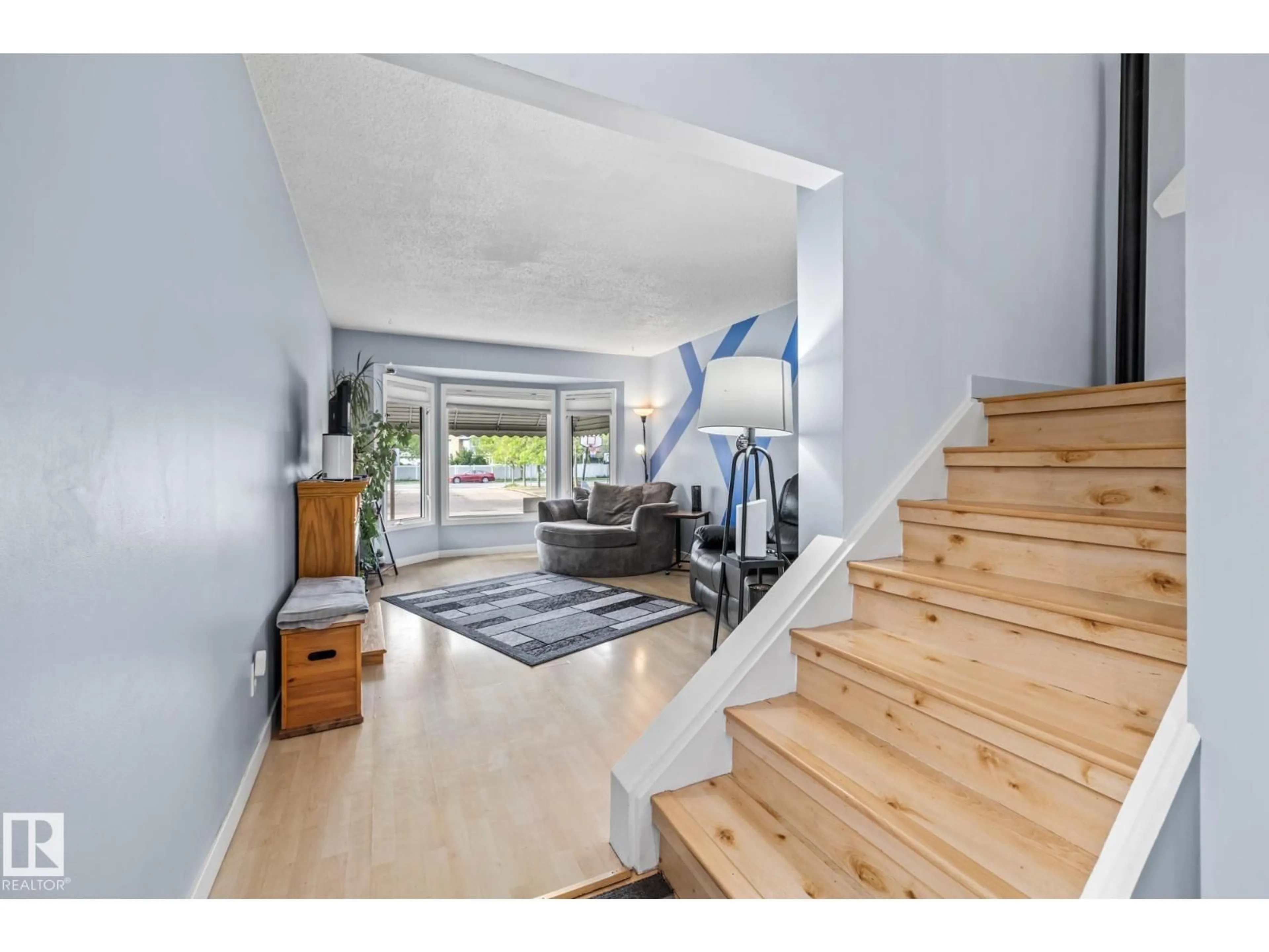 Indoor entryway for 10940 BEAUMARIS RD, Edmonton Alberta T5X1X6