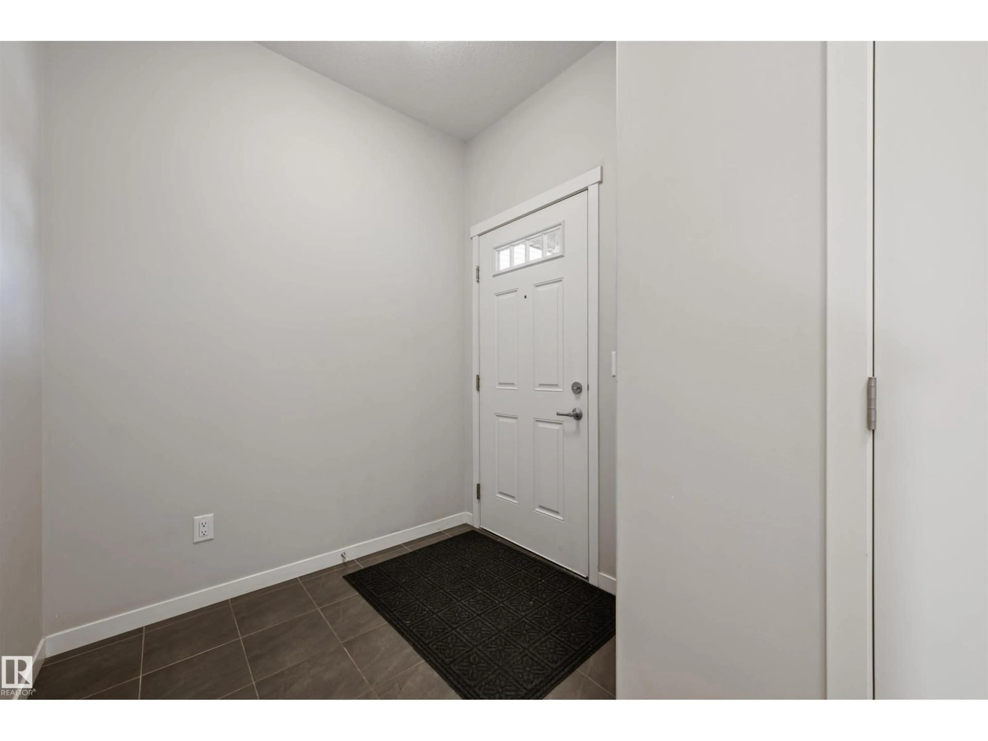 Indoor entryway for NW - 9864 222 ST, Edmonton Alberta T5T7J1