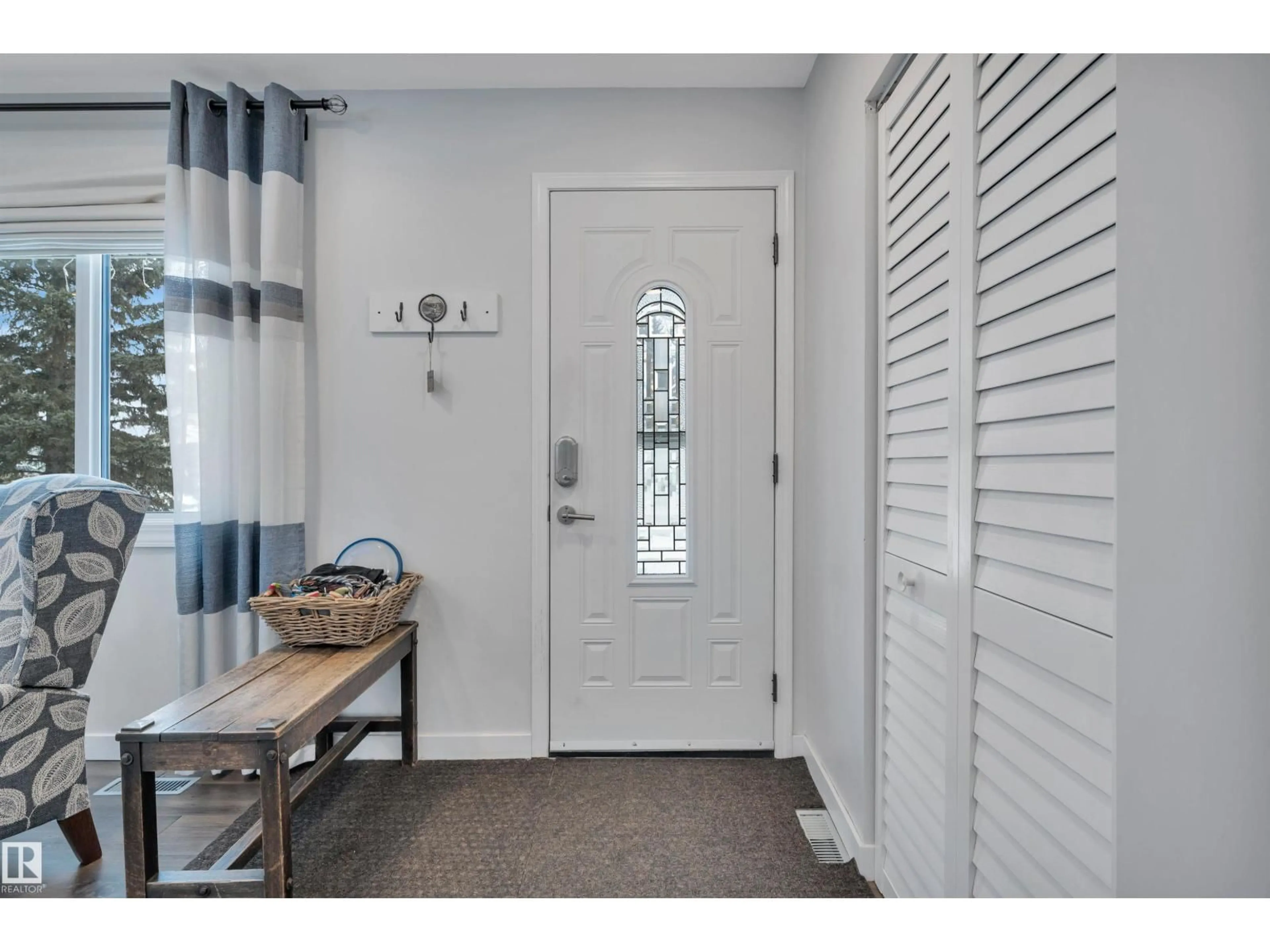 Indoor entryway for 8 GLENWOOD DR, Sherwood Park Alberta T8A0K9