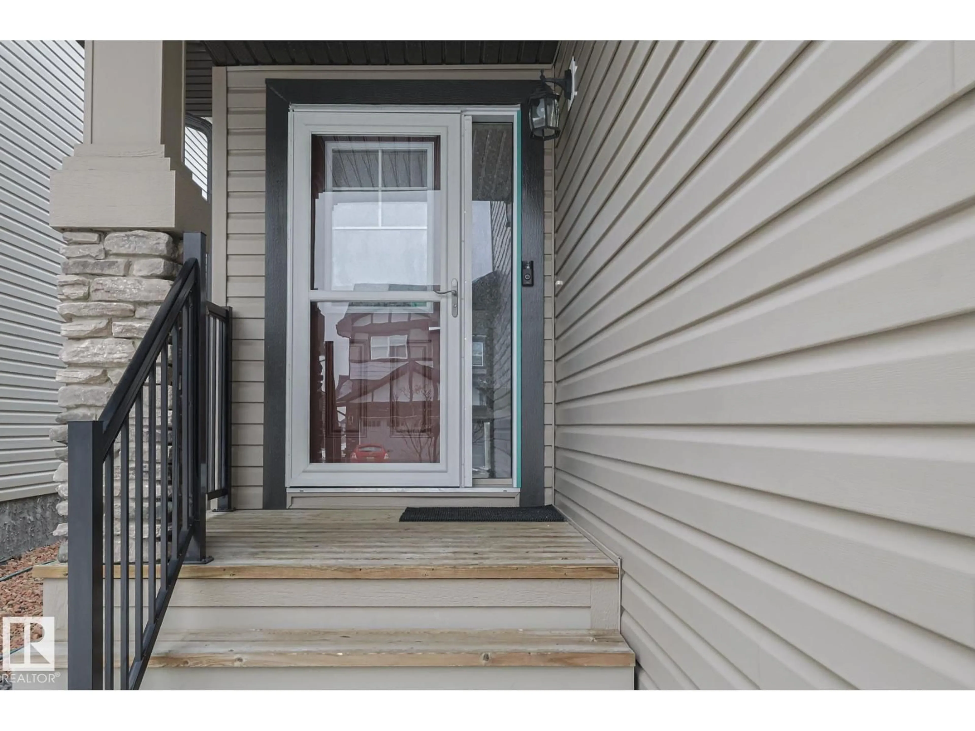 Indoor entryway for 3912 171 AV, Edmonton Alberta T5Y3R9