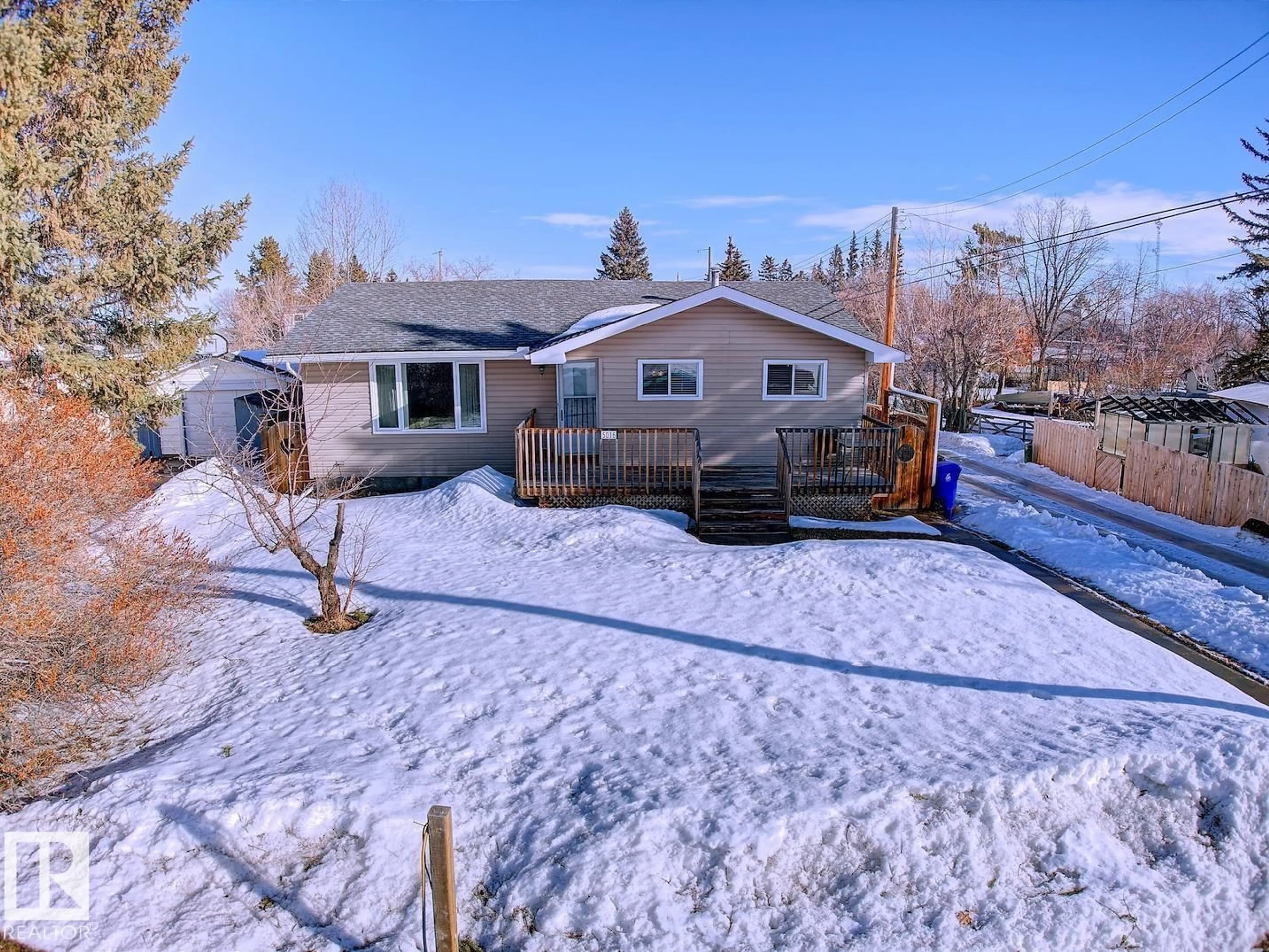 A pic from outside/outdoor area/front of a property/back of a property/a pic from drone, unknown for 5015 51 AV, Bruderheim Alberta T0B0S0