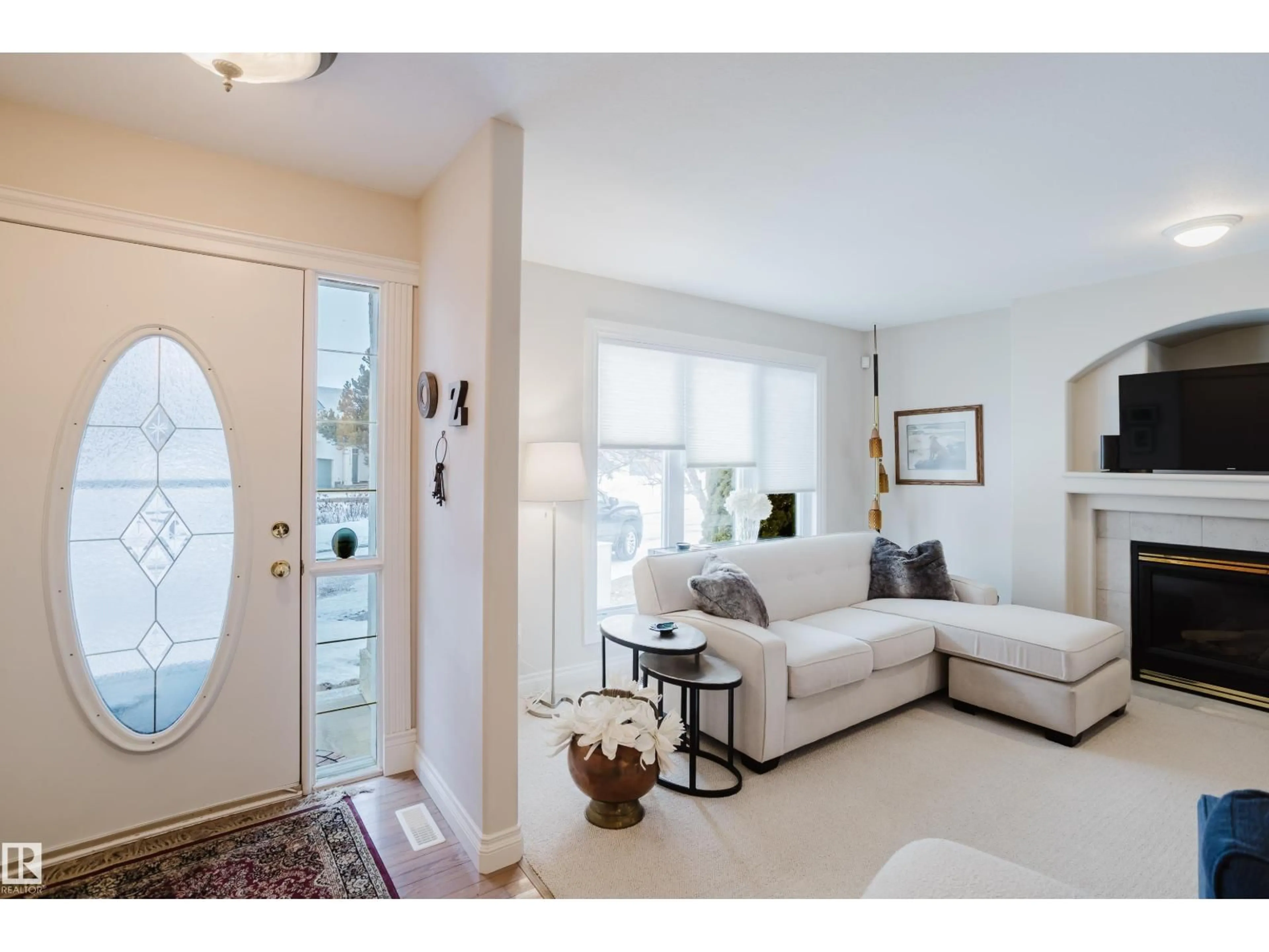 Indoor entryway for 11660 15 AV, Edmonton Alberta T6J7E1