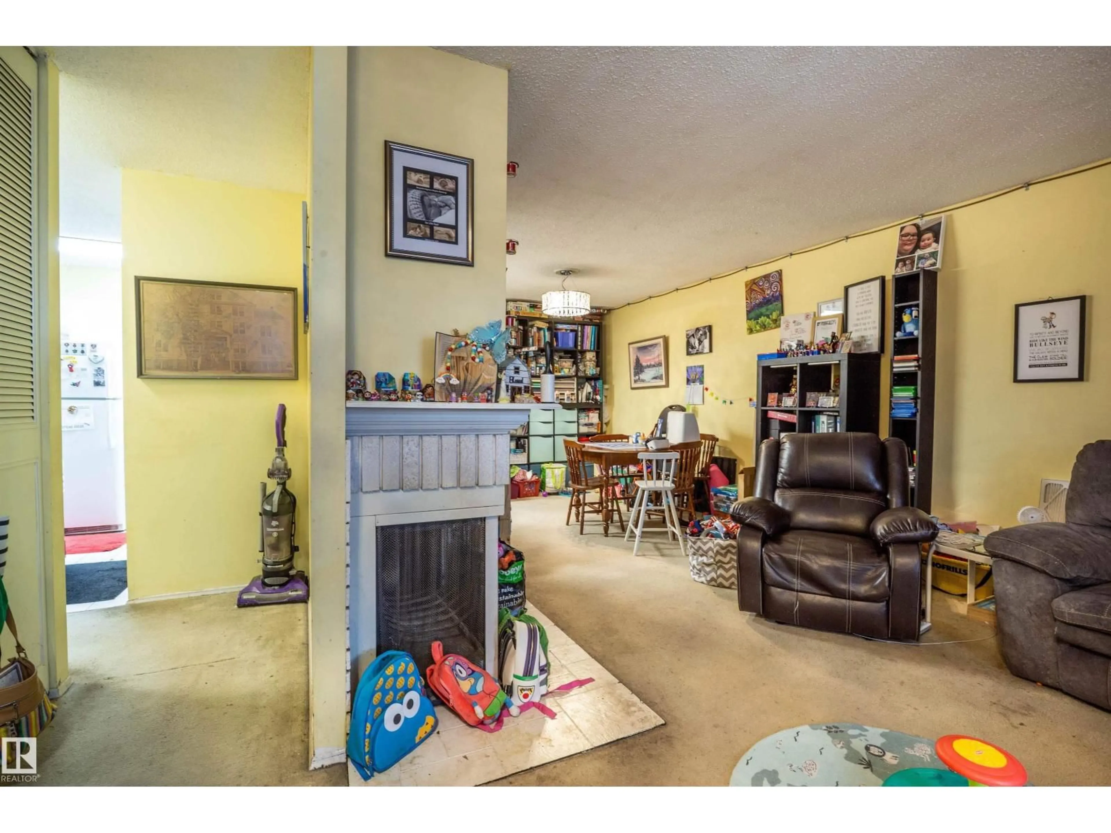 Unknown for 279 - 279 SURREY GARDENS GD, Edmonton Alberta T5T1Z3