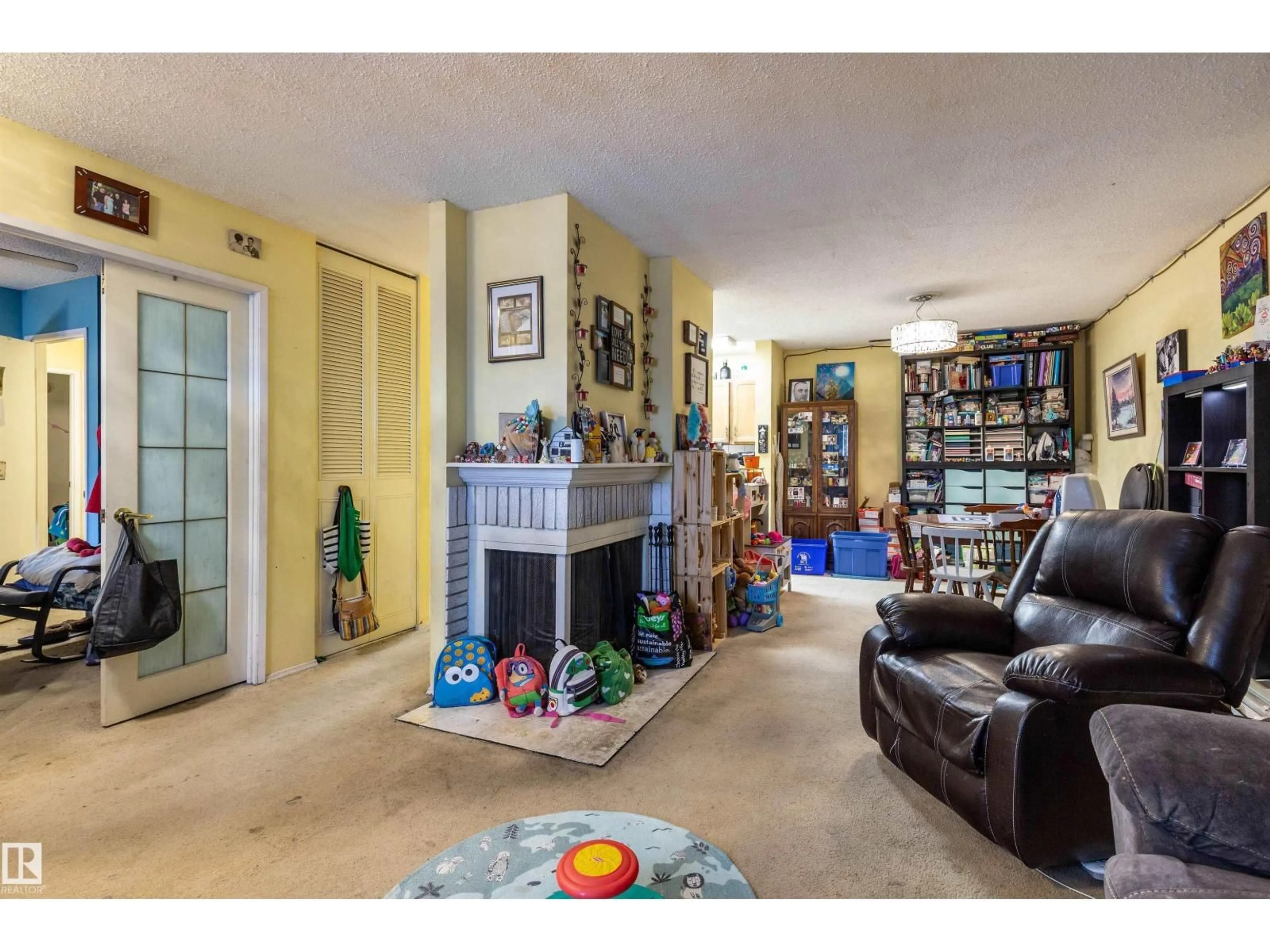 Unknown for 279 - 279 SURREY GARDENS GD, Edmonton Alberta T5T1Z3