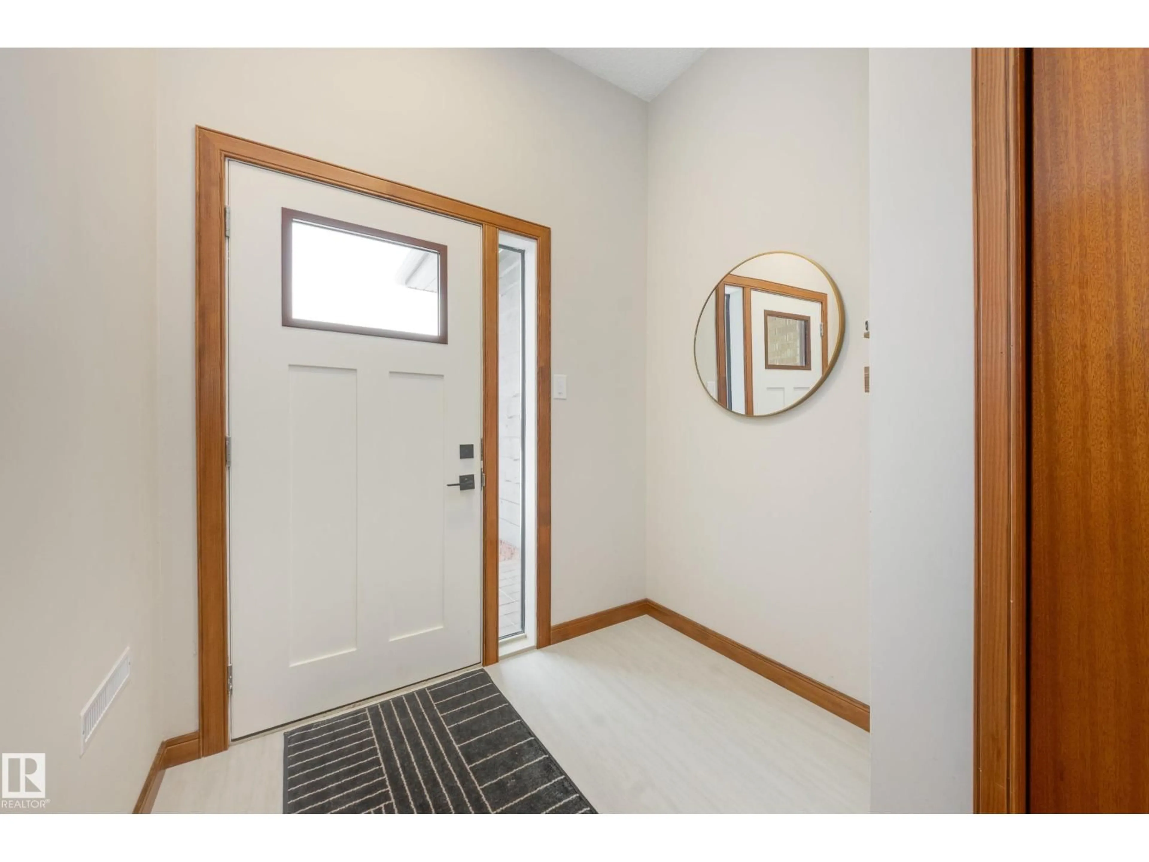 Indoor entryway for 10648 75 ST, Edmonton Alberta T6A2Z9