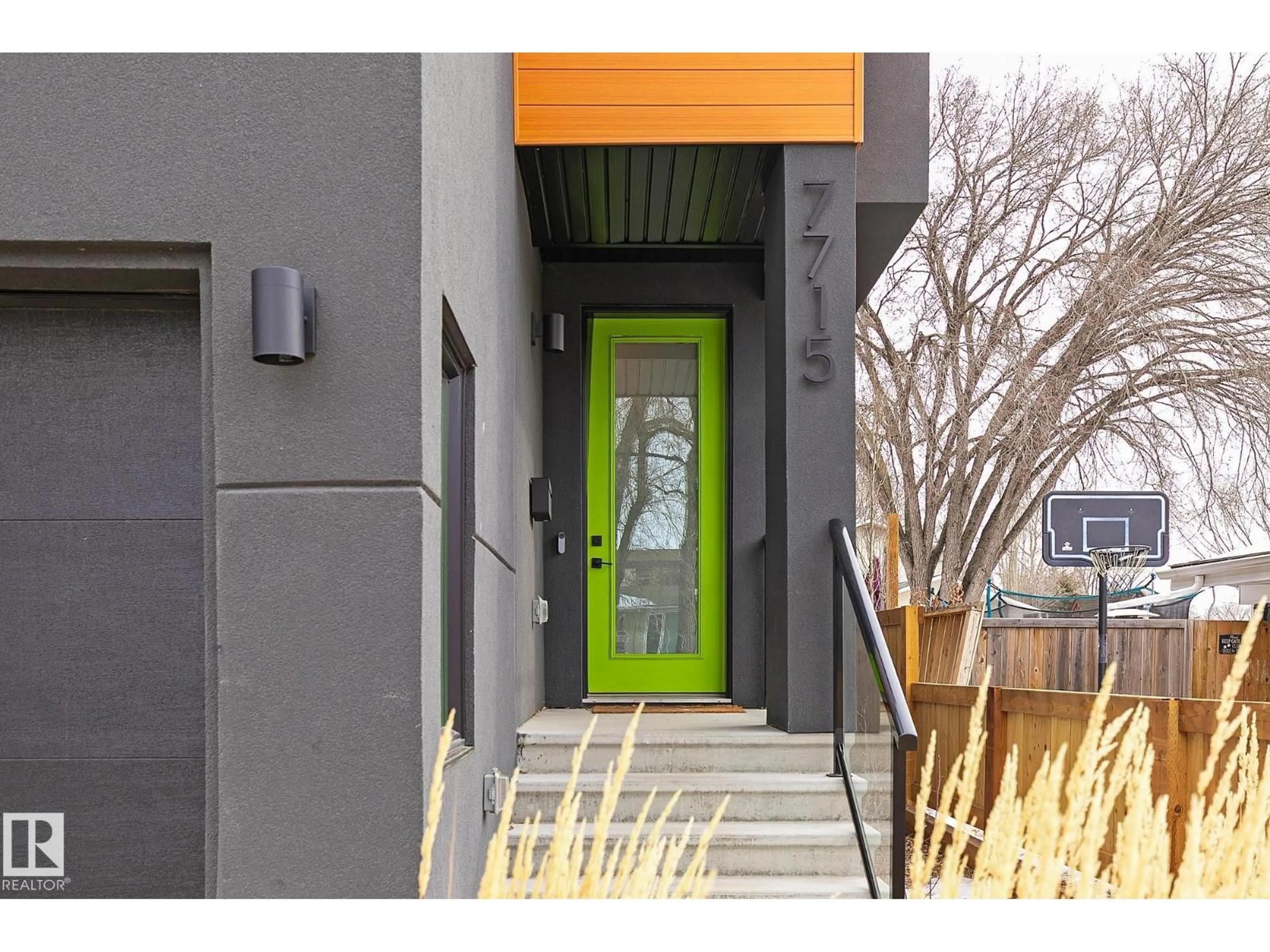 Indoor entryway for 7715 158 ST, Edmonton Alberta T5R2B6