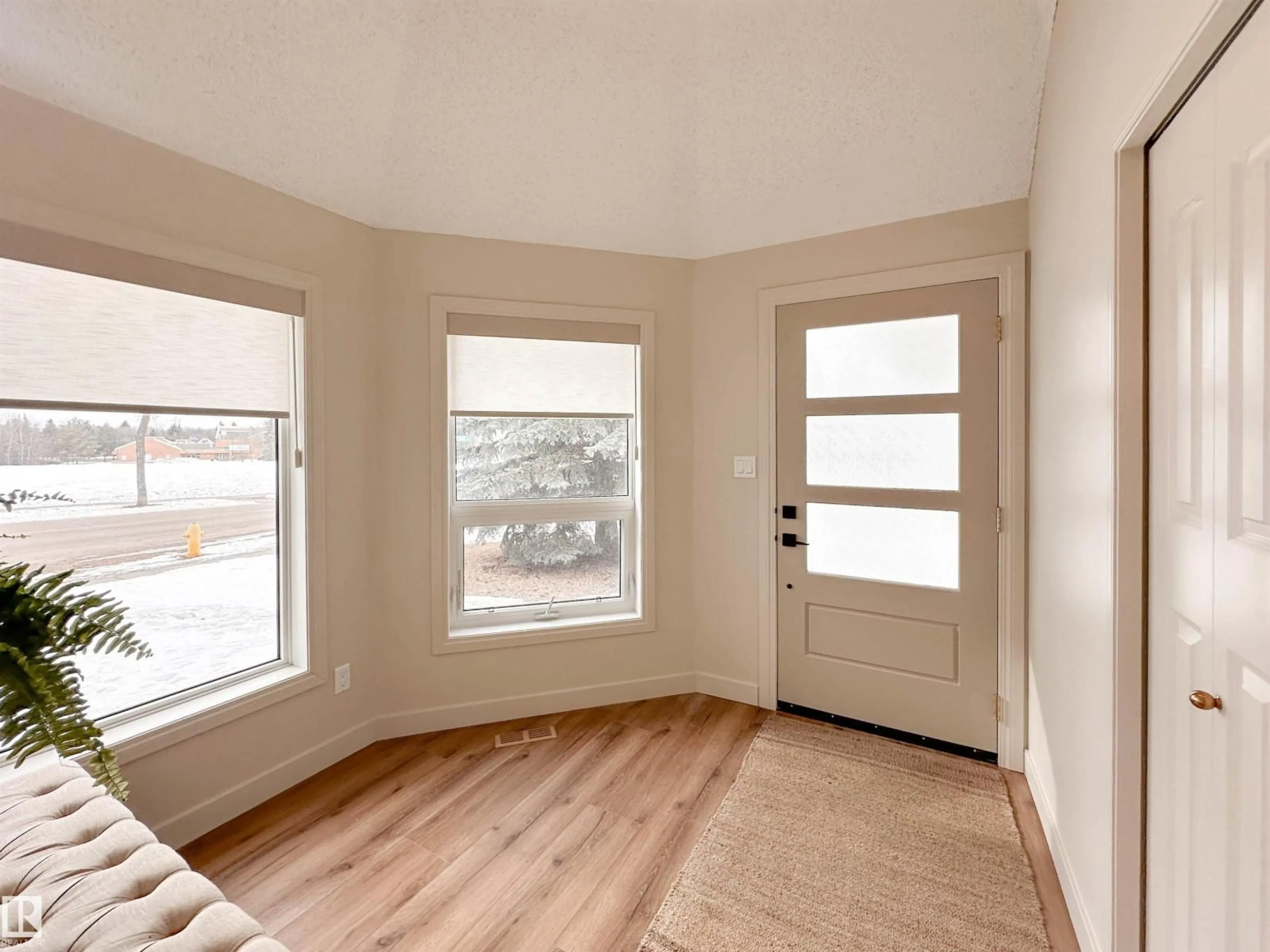 Indoor entryway for 63 PIEDMONT CR, St. Albert Alberta T8N5G2