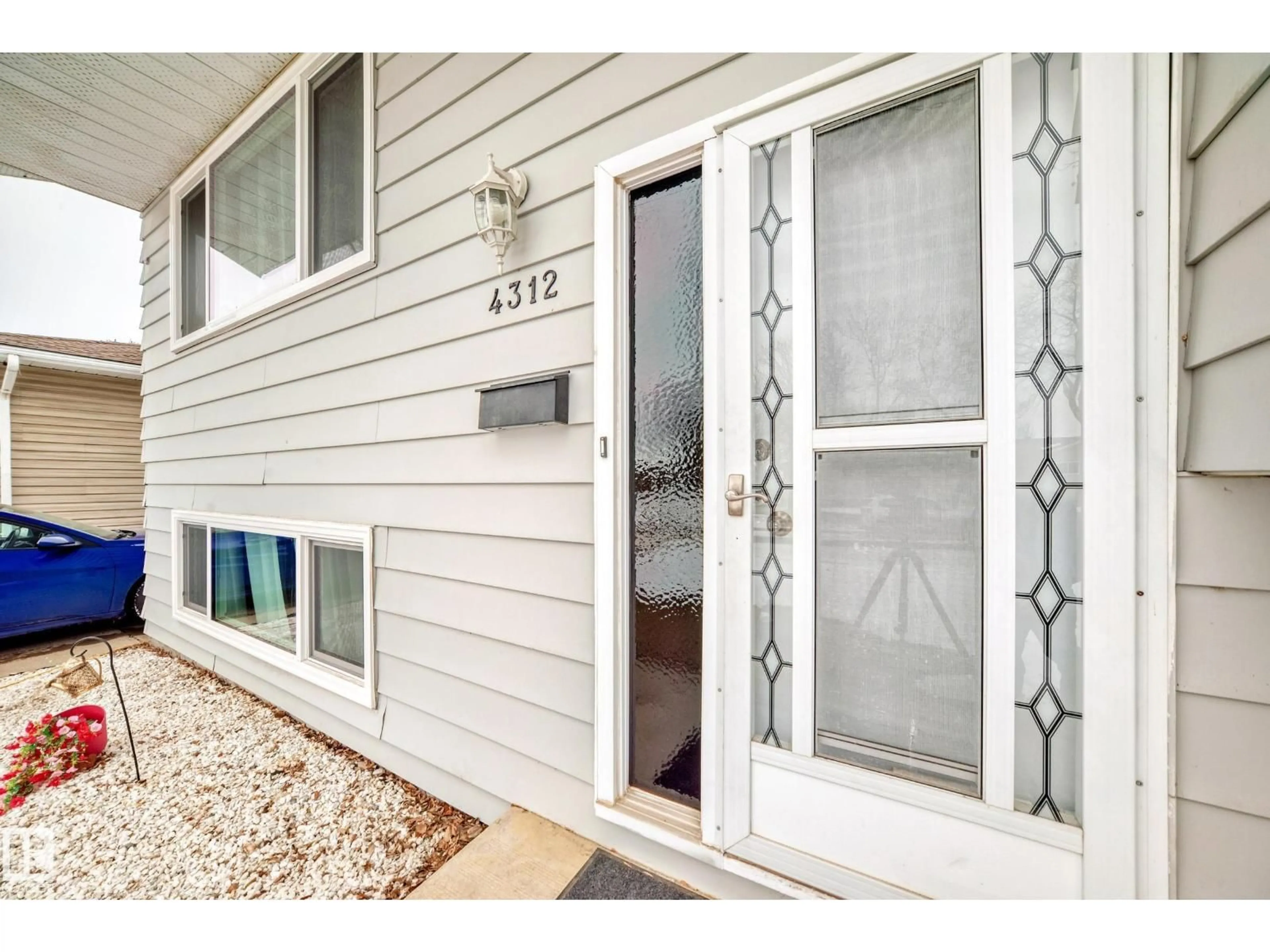 Indoor entryway for 4312 43 AV, Leduc Alberta T9E4R7