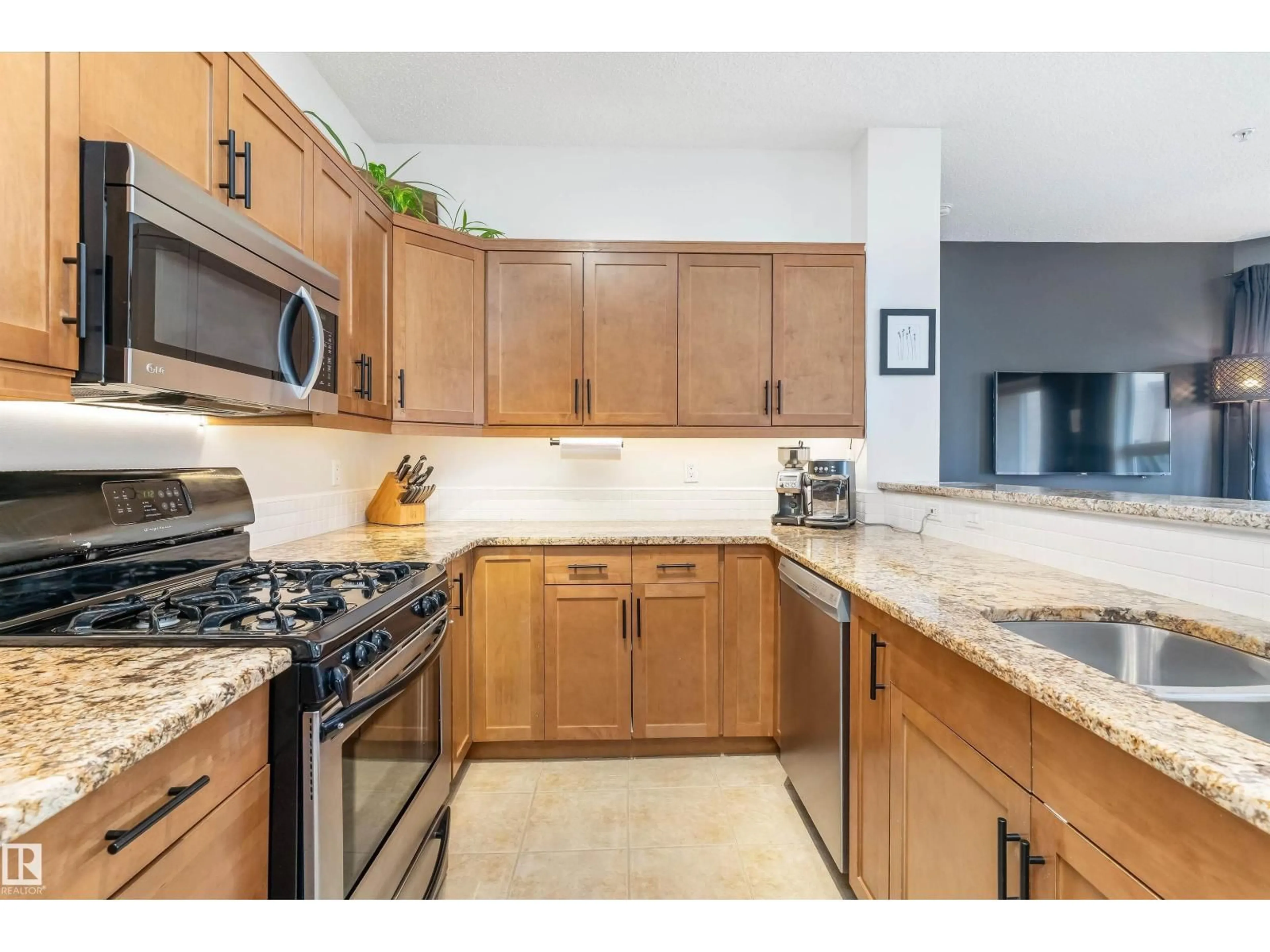 Standard kitchen, ceramic/tile floor for 404 - 9910 111 ST NW, Edmonton Alberta T5K1K2