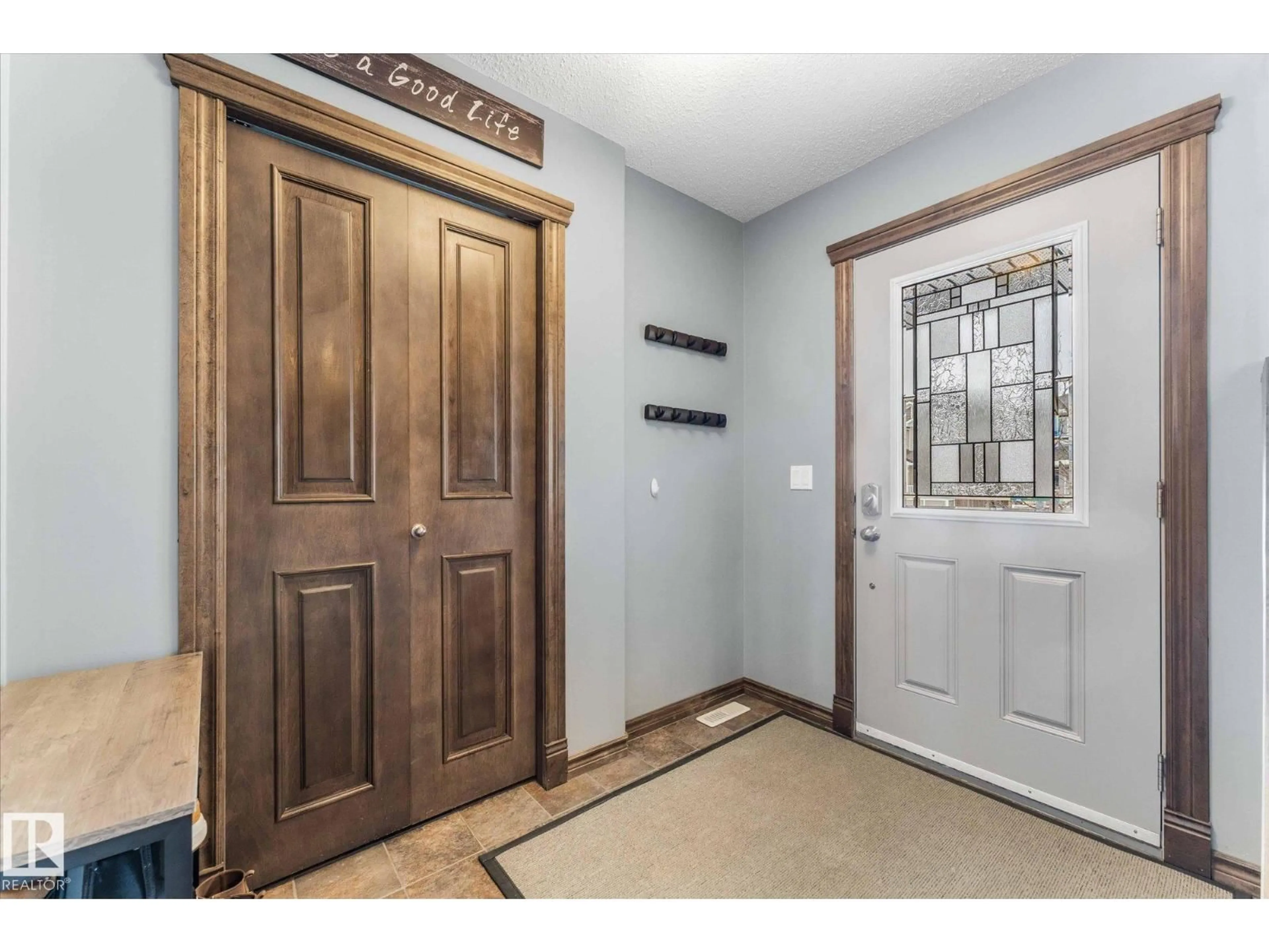 Indoor entryway for 4 HEWITT CI, Spruce Grove Alberta T7X0K5
