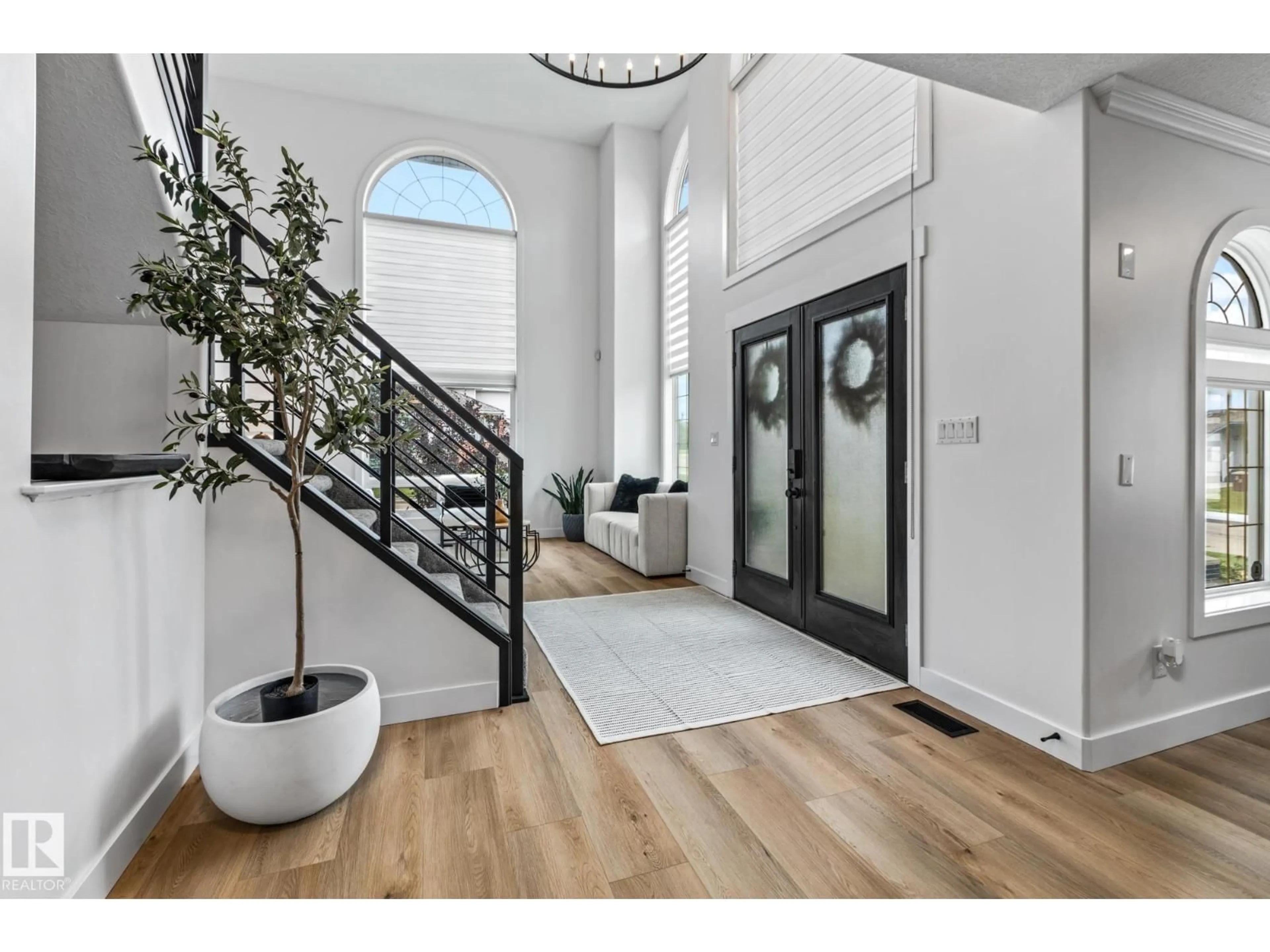 Indoor entryway for 36 - 36 RGE ROAD 233, Rural Strathcona County Alberta T8B1C9