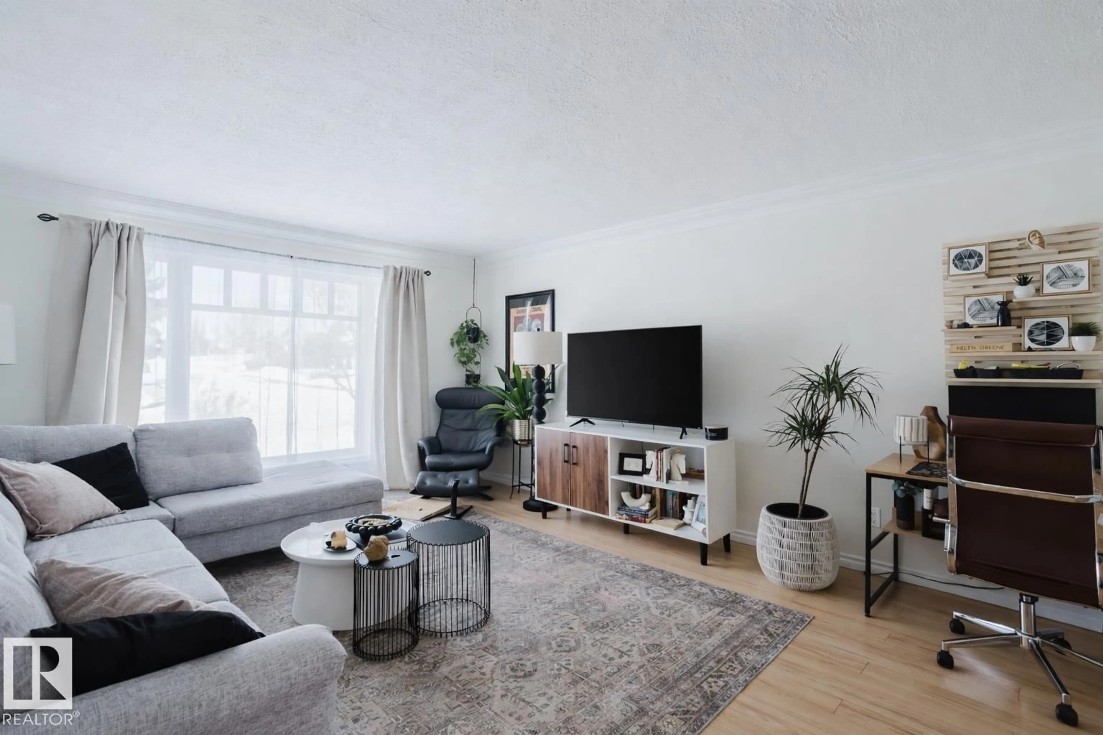 Living room with furniture, unknown for 6707 149A AV, Edmonton Alberta T5C2V8