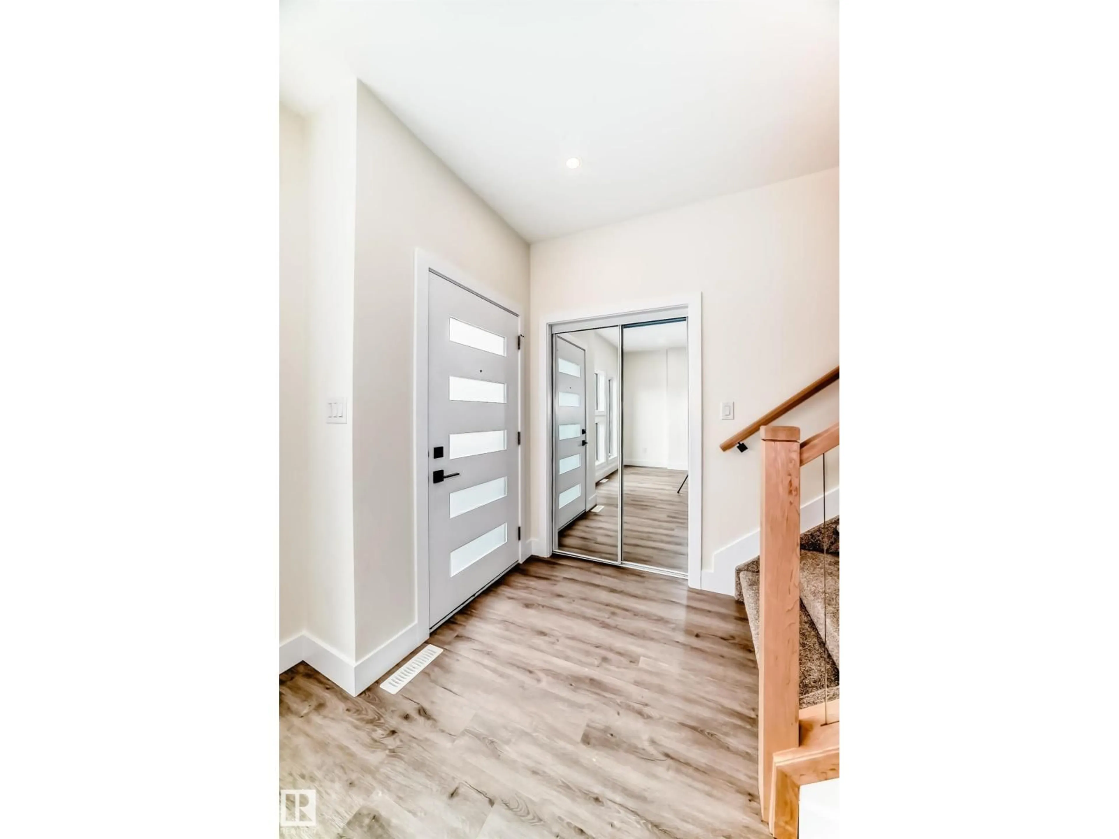 Indoor entryway for 10720 149 ST, Edmonton Alberta T5P1M2