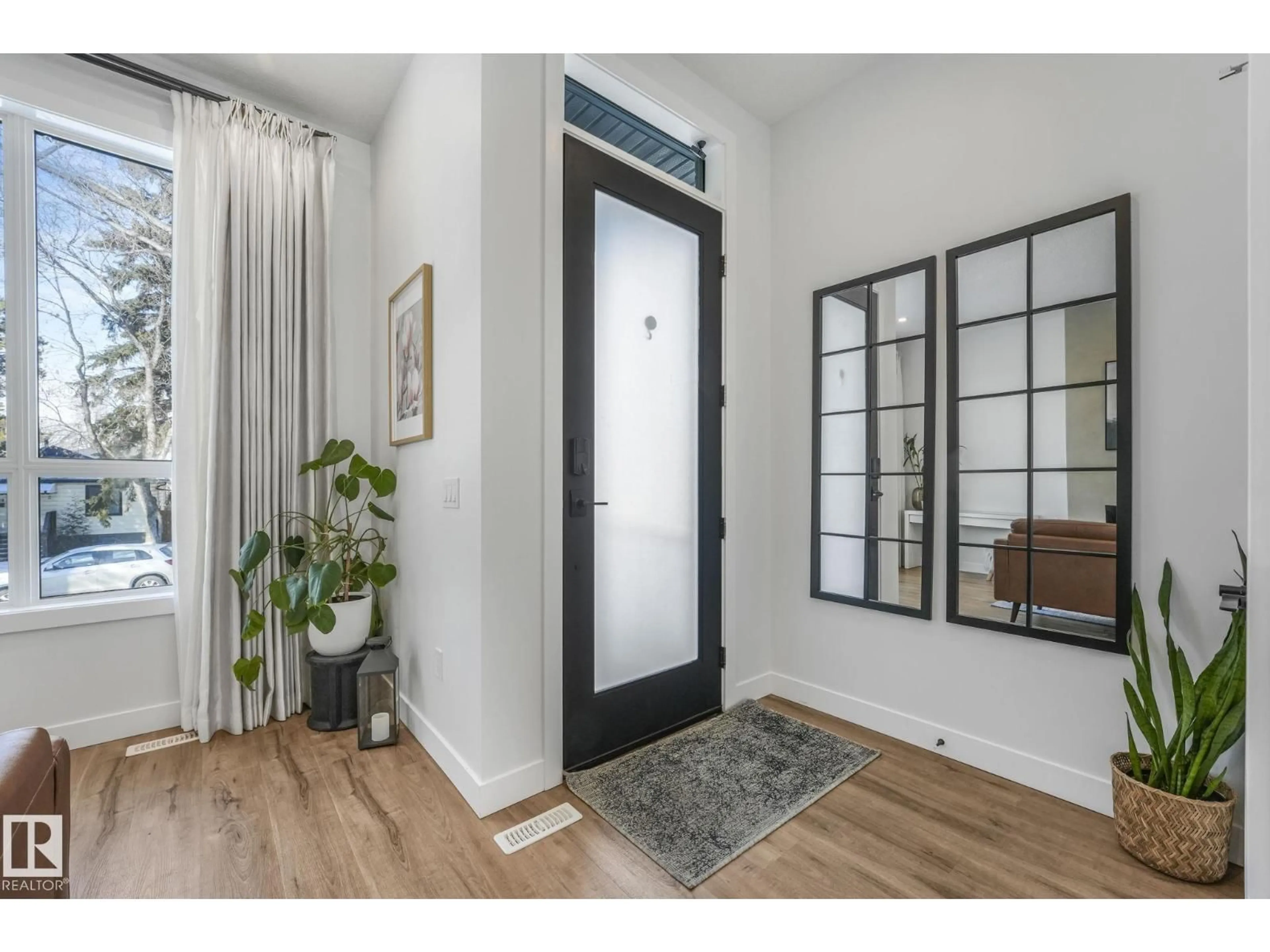 Indoor entryway for 8319 80 AV, Edmonton Alberta T6C0S9