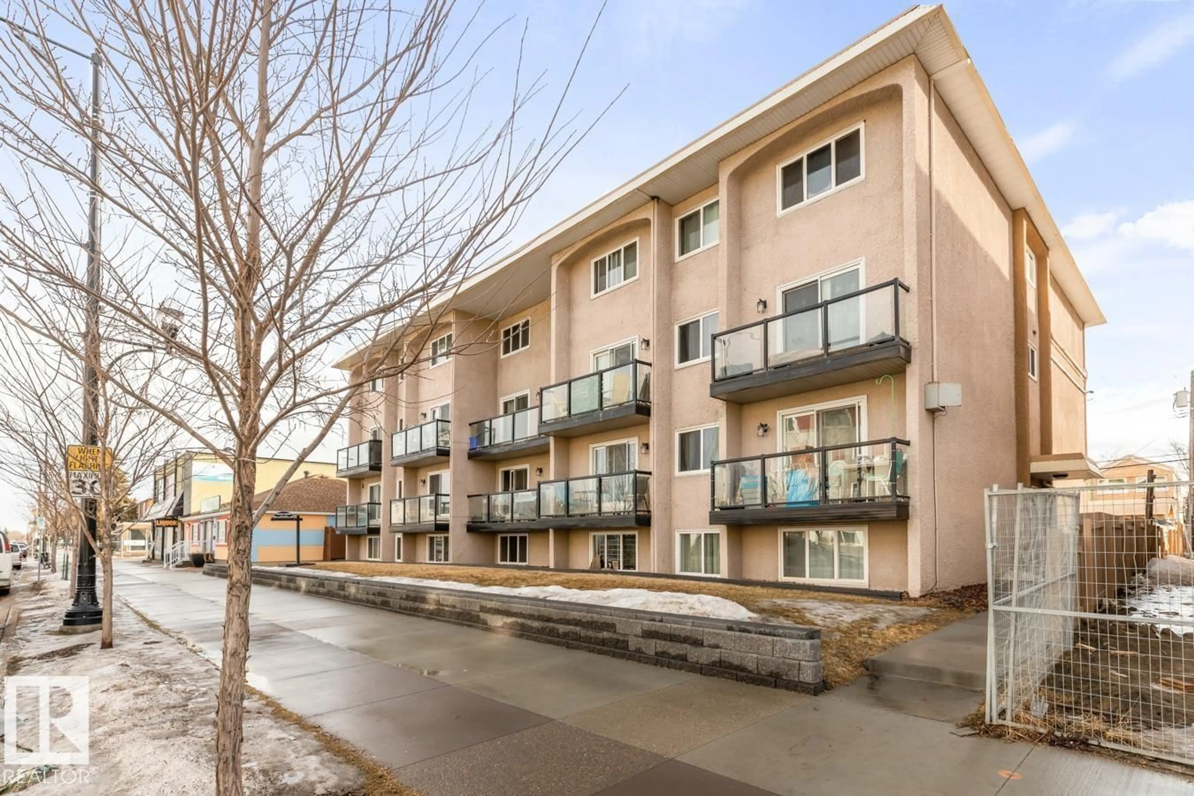 Patio, unknown for 105 - 11429 124 ST, Edmonton Alberta T5M0K4
