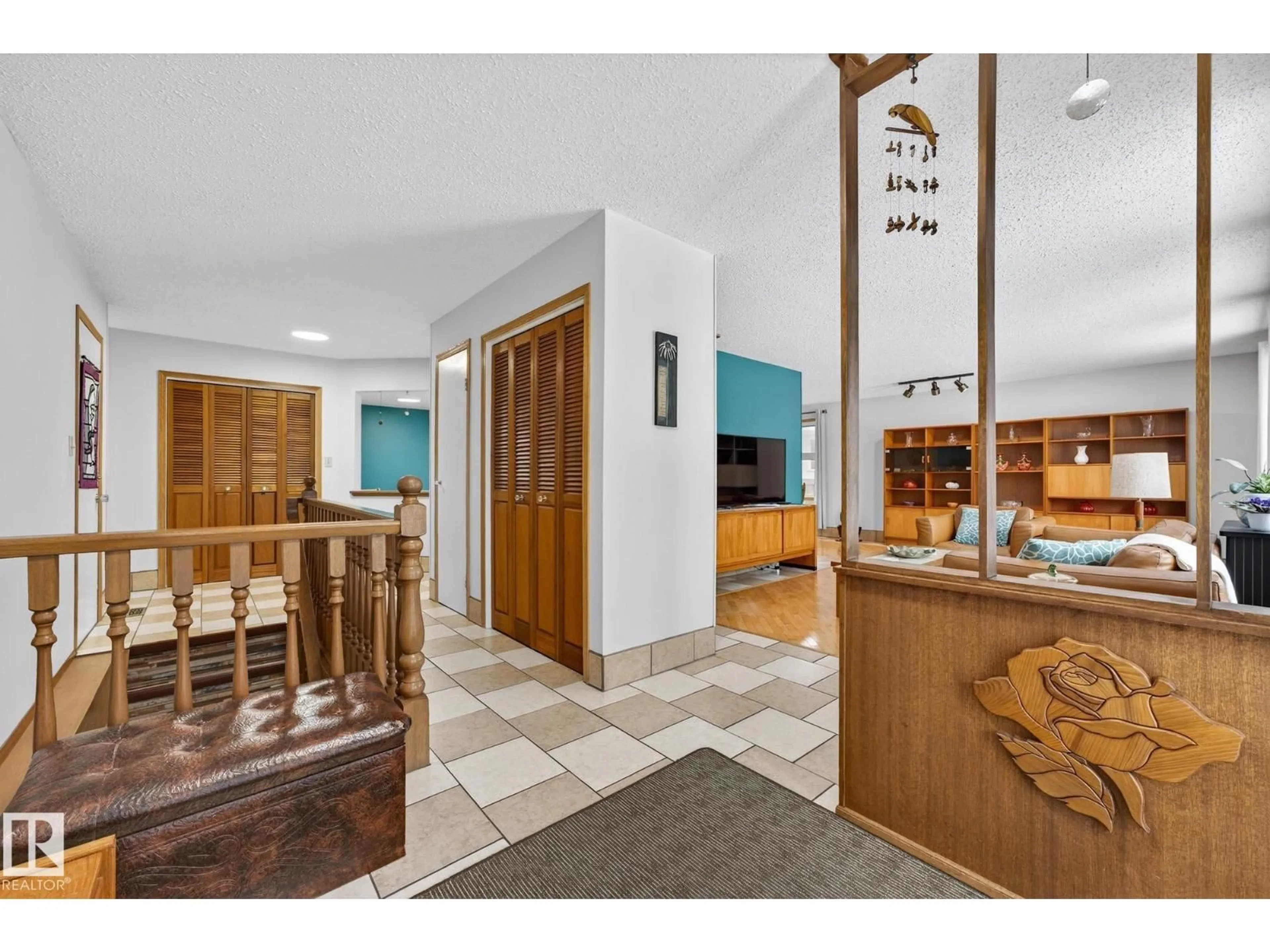 Indoor foyer for 4 ASPEN CR, St. Albert Alberta T8N2L8