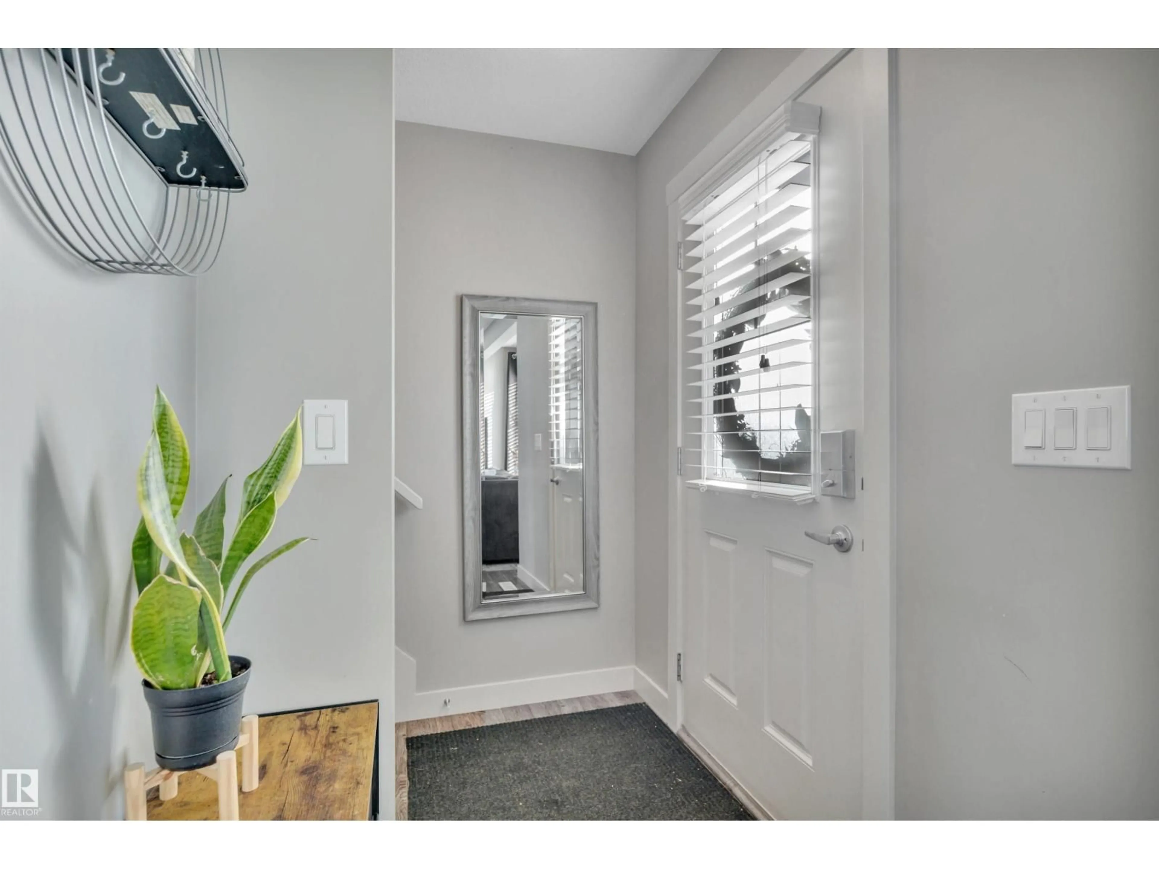 Indoor entryway for #4 - 5203 149 AV, Edmonton Alberta T5A1B5