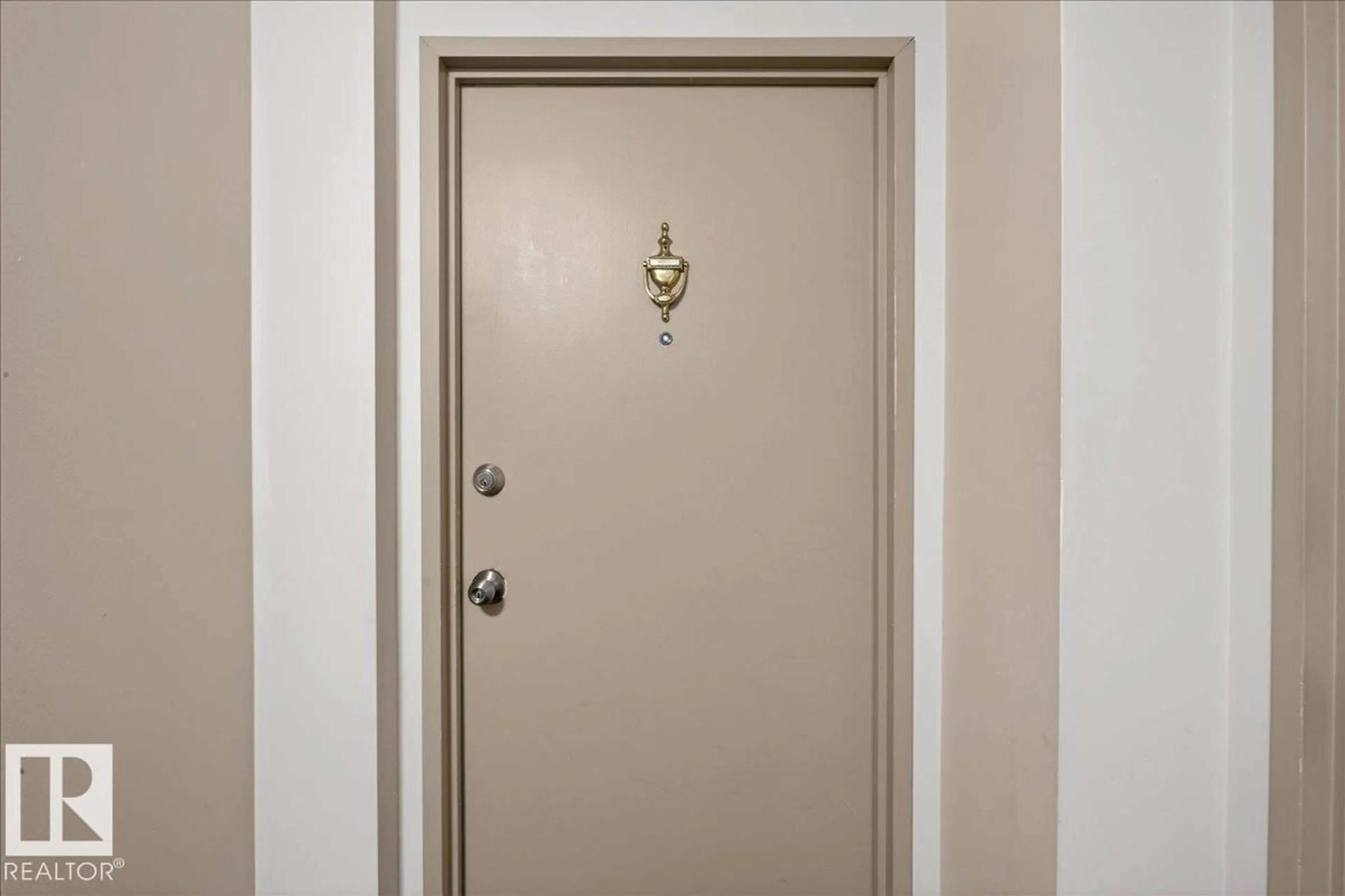 Indoor entryway for 1806 113 ST NW, Edmonton Alberta T5K1N4