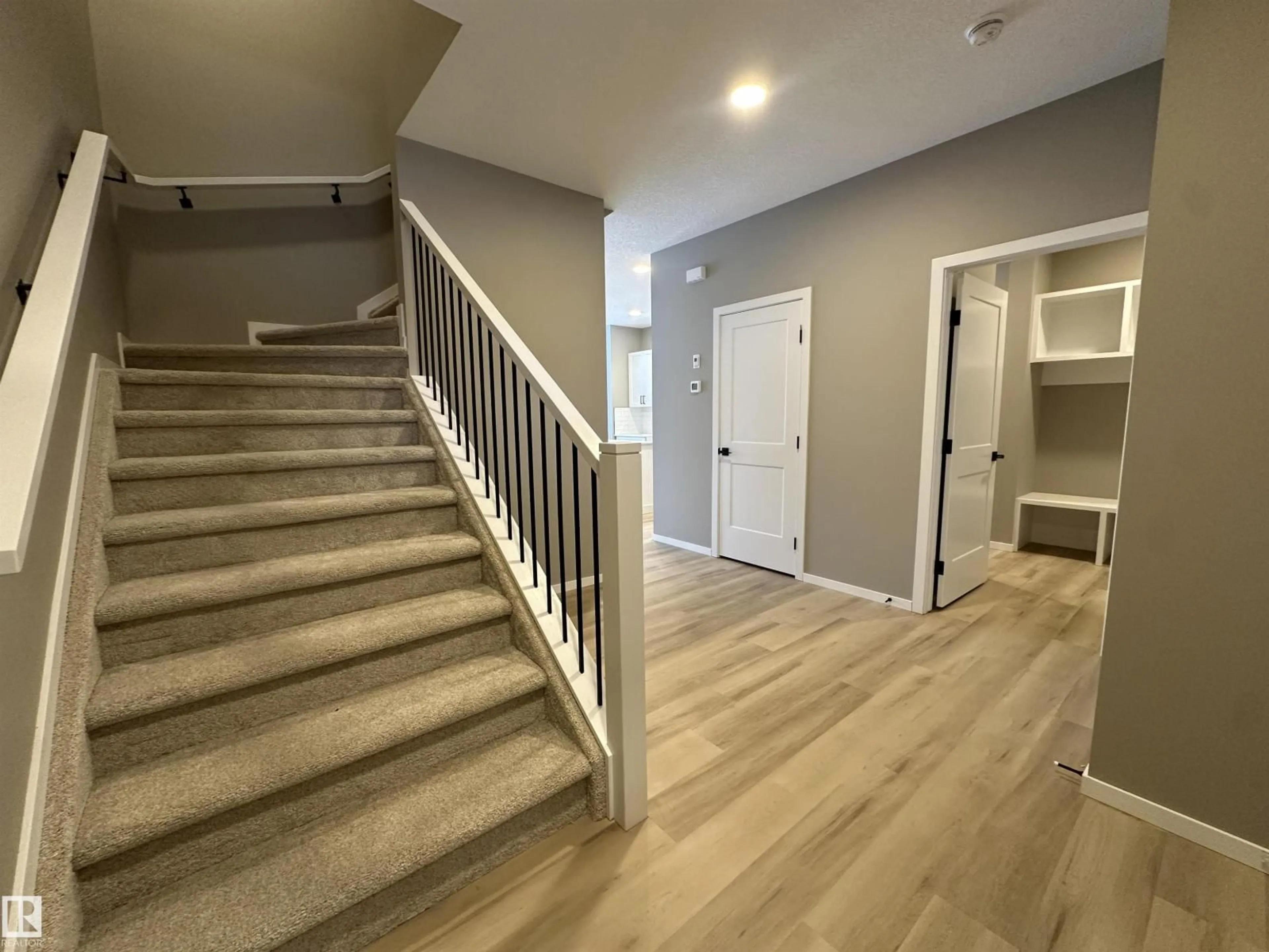 Unknown for 1154 SOUTH CREEK WD, Stony Plain Alberta T7Z0M1