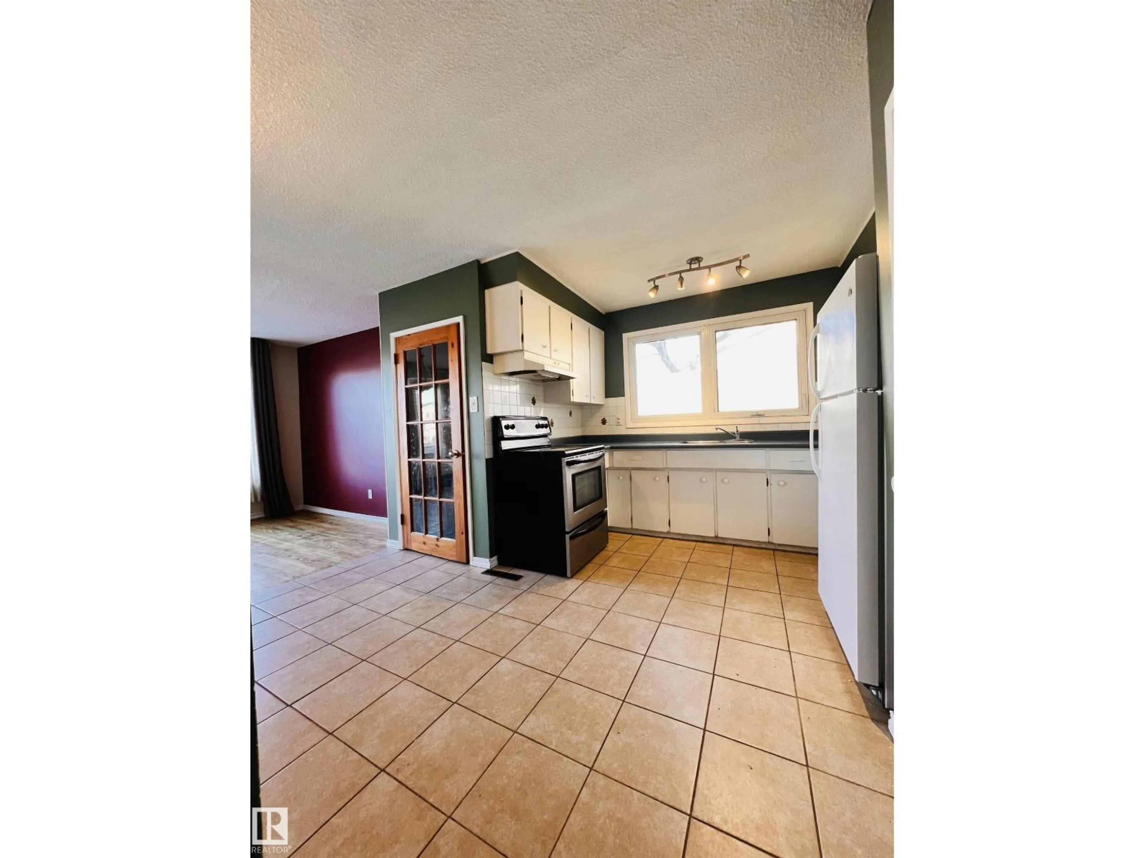 Open concept kitchen, ceramic/tile floor for 11459 51 AV, Edmonton Alberta T6H0L8