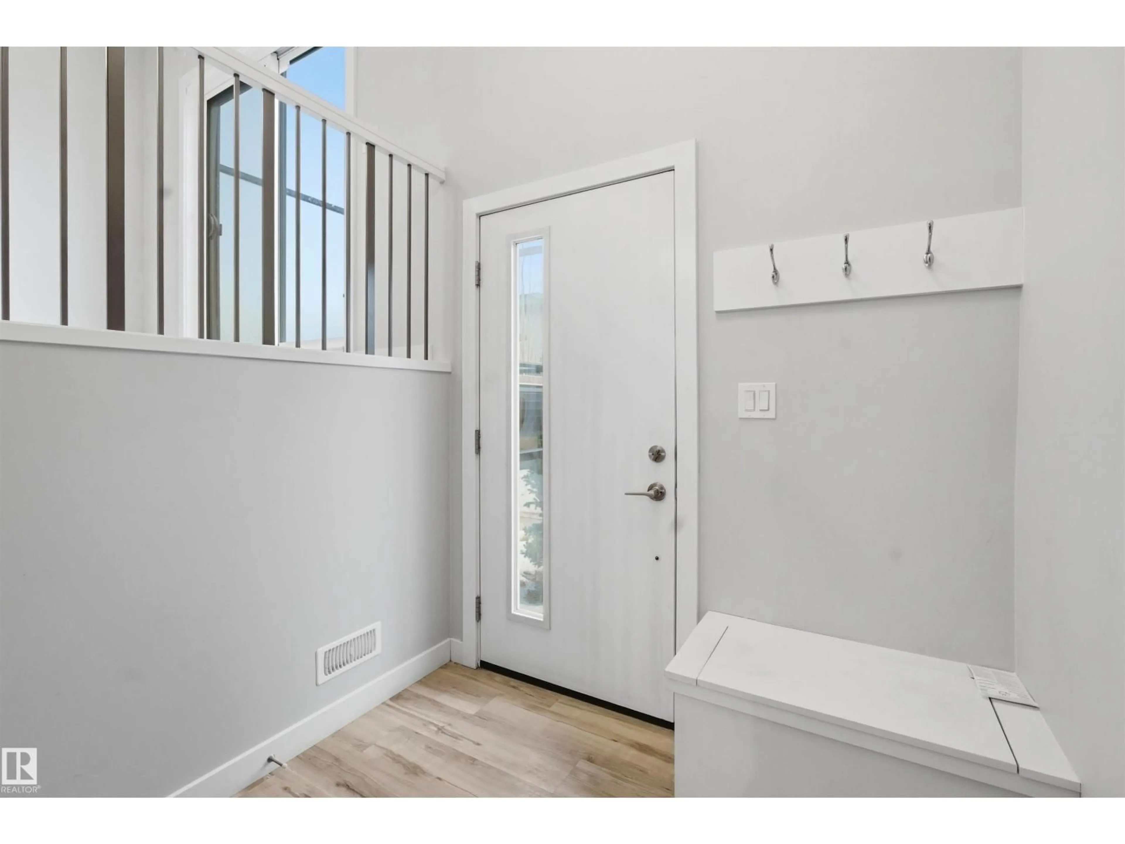 Indoor entryway for 40 1729 KEENE CR, Edmonton Alberta T6W4B6