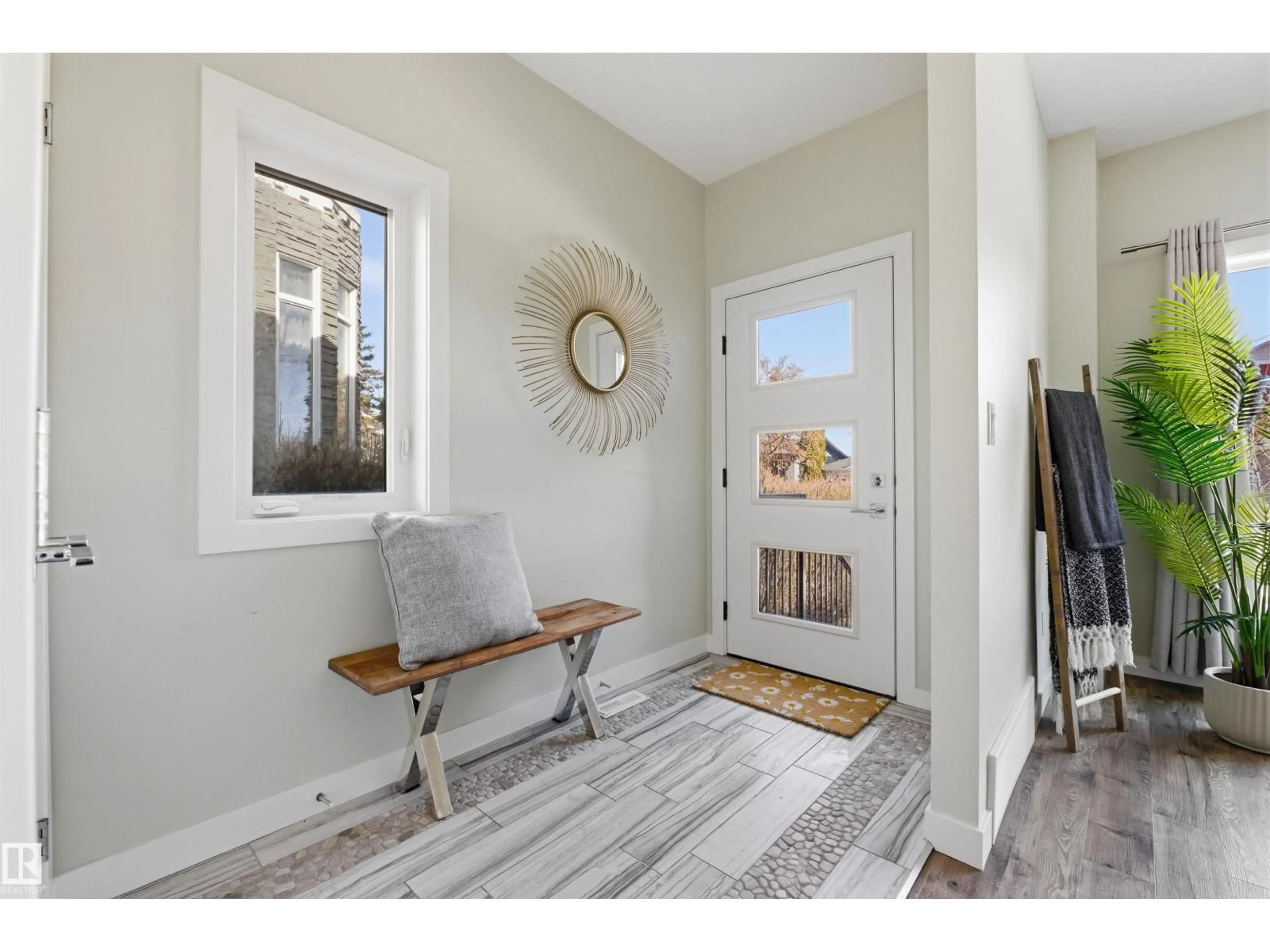 Indoor entryway for NW - 9928 151 ST, Edmonton Alberta T5P1T2