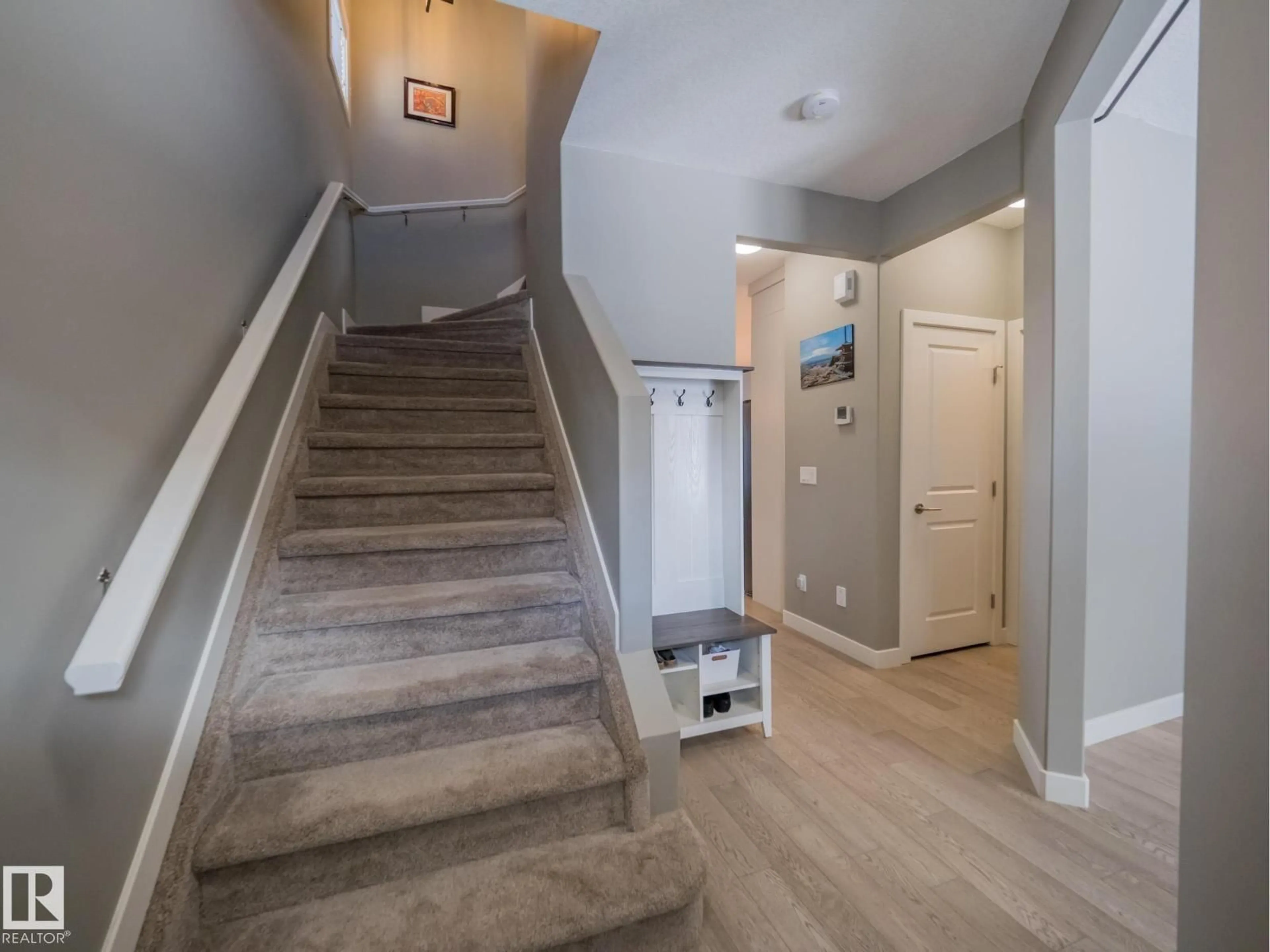 Indoor entryway for NW - 12137 103 ST, Edmonton Alberta T5G2J8