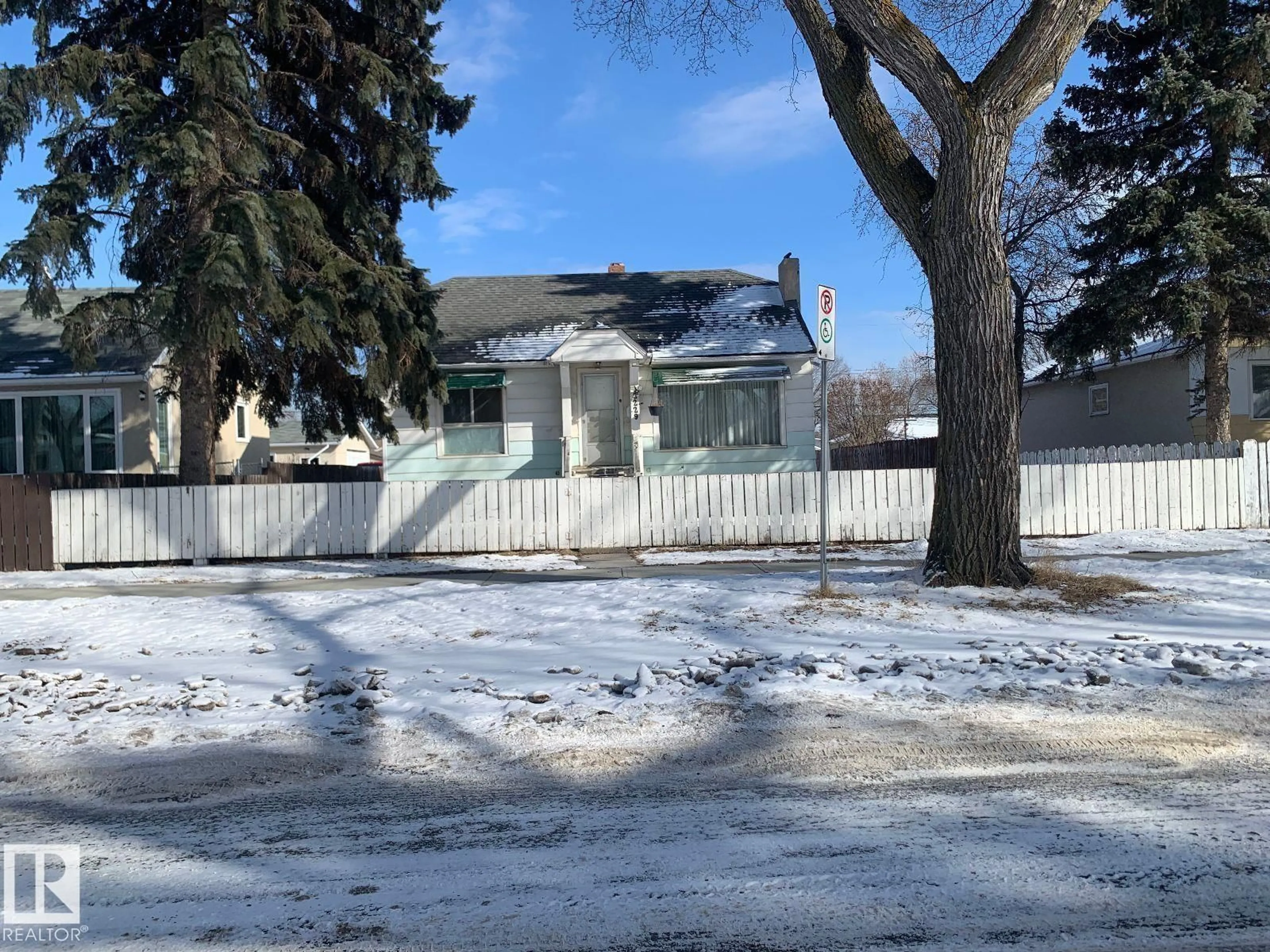 A pic from outside/outdoor area/front of a property/back of a property/a pic from drone, street for 12229 85 ST, Edmonton Alberta T5B3G8