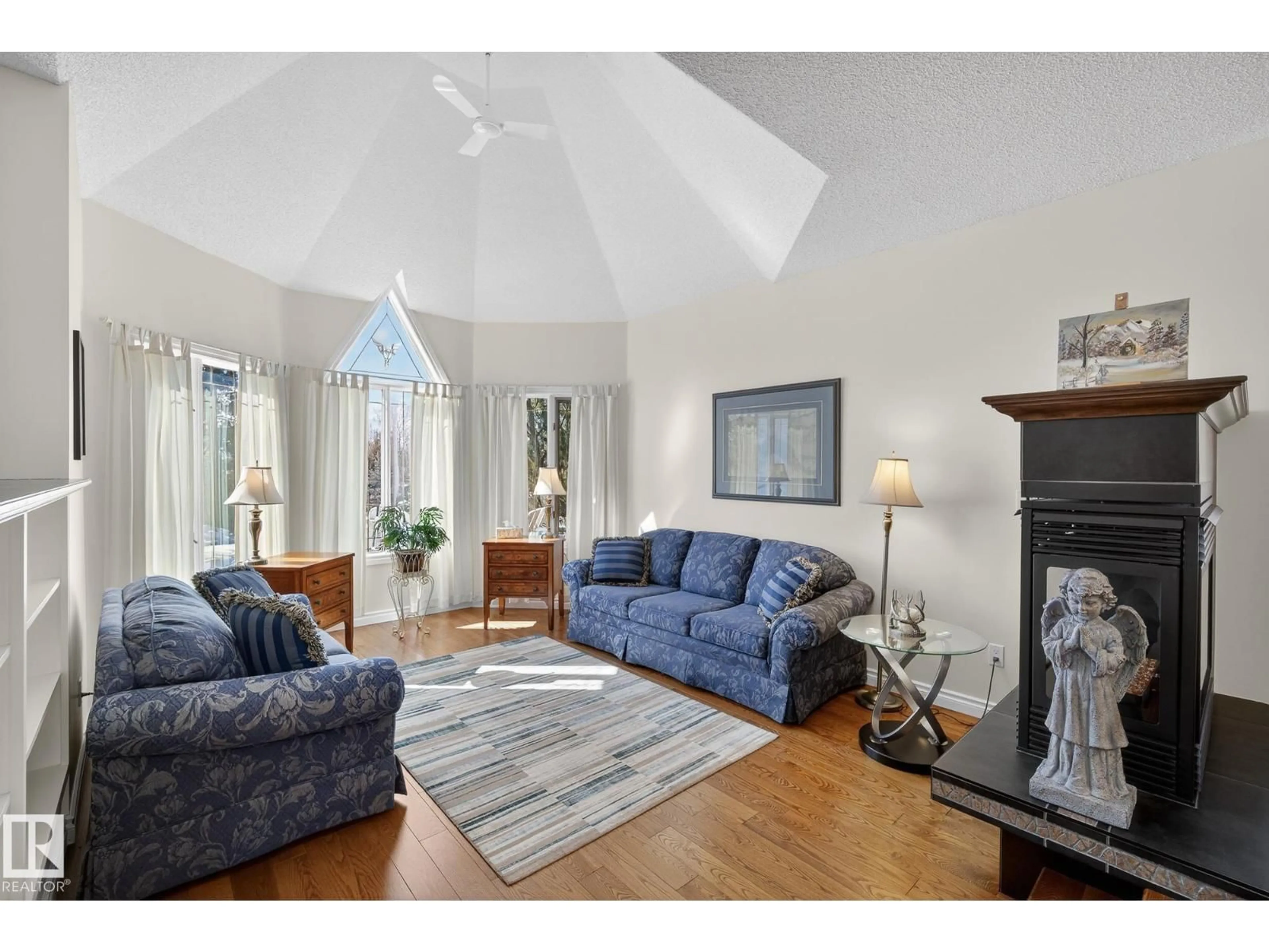 Living room with furniture, unknown for 43 26503 TWP ROAD 511, Rural Parkland County Alberta T7Y1G4