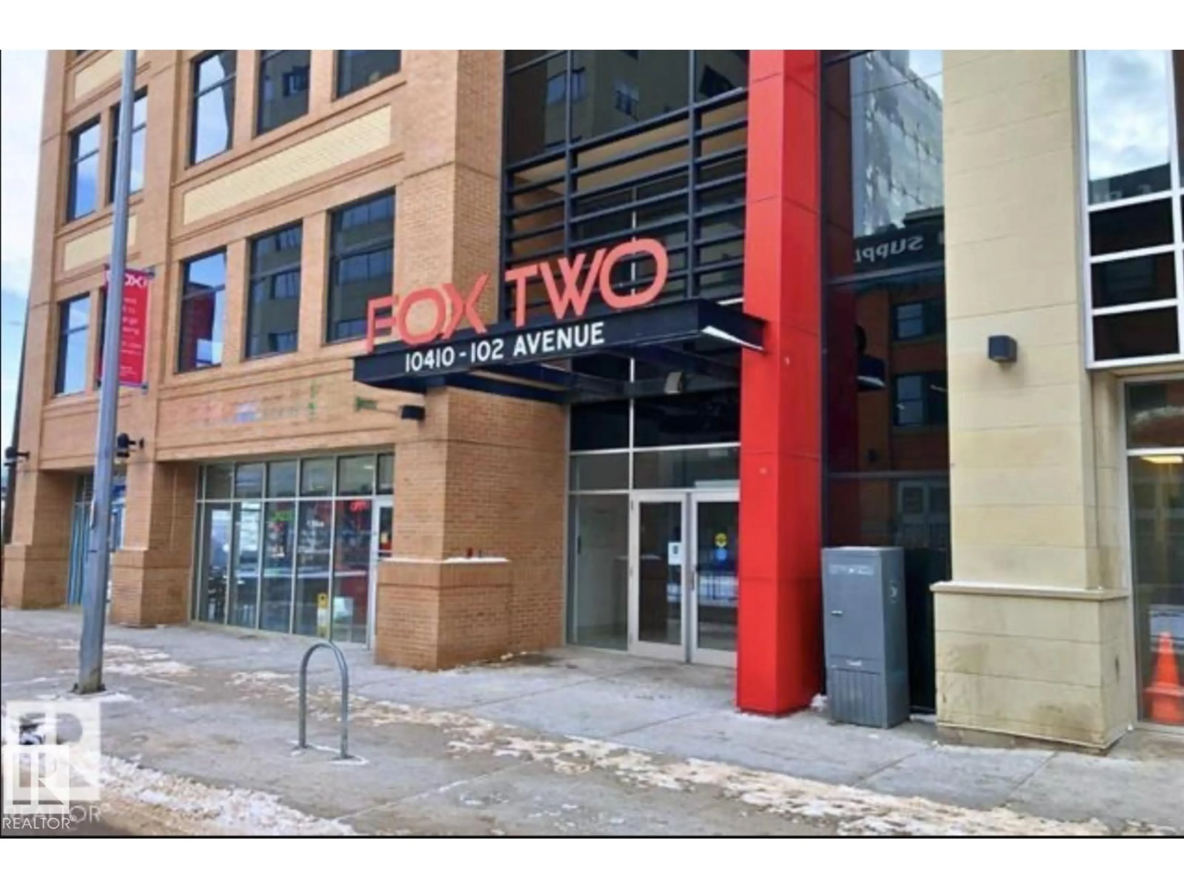 Indoor foyer for 2004 - 10410 102 AV, Edmonton Alberta T5J0E9