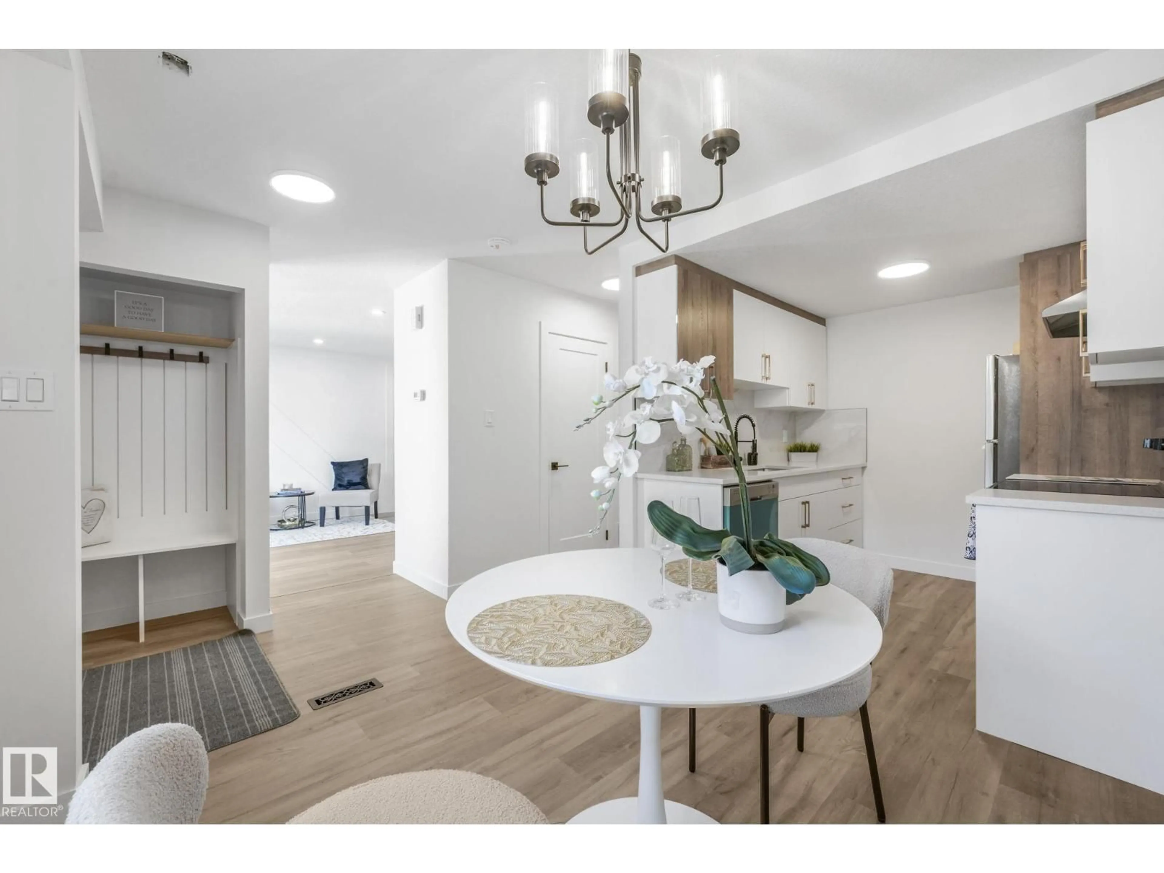 Open concept kitchen, unknown for 199B HOMESTEAD CR, Edmonton Alberta T5A2Y2