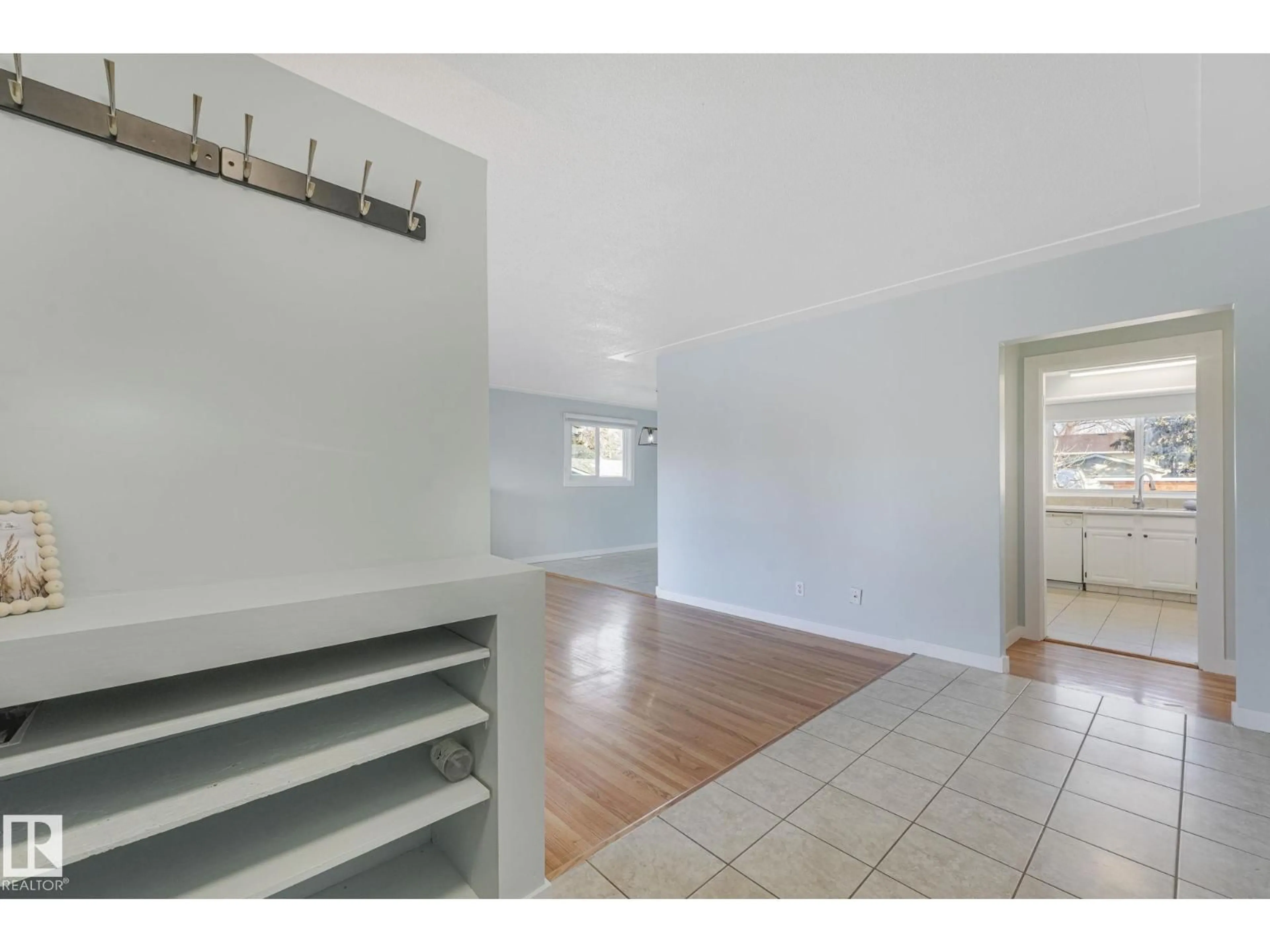 Unknown for 15704 91 AV, Edmonton Alberta T5R5A1