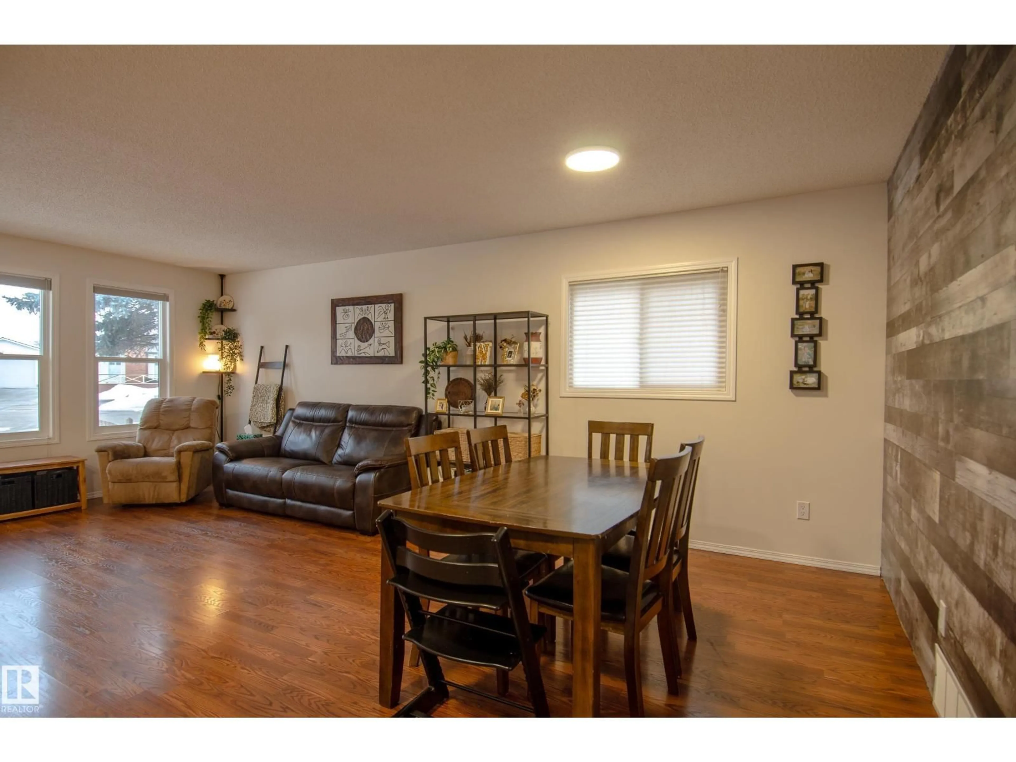 Dining room, wood/laminate floor for 3516 13 AV, Edmonton Alberta T6L3B3
