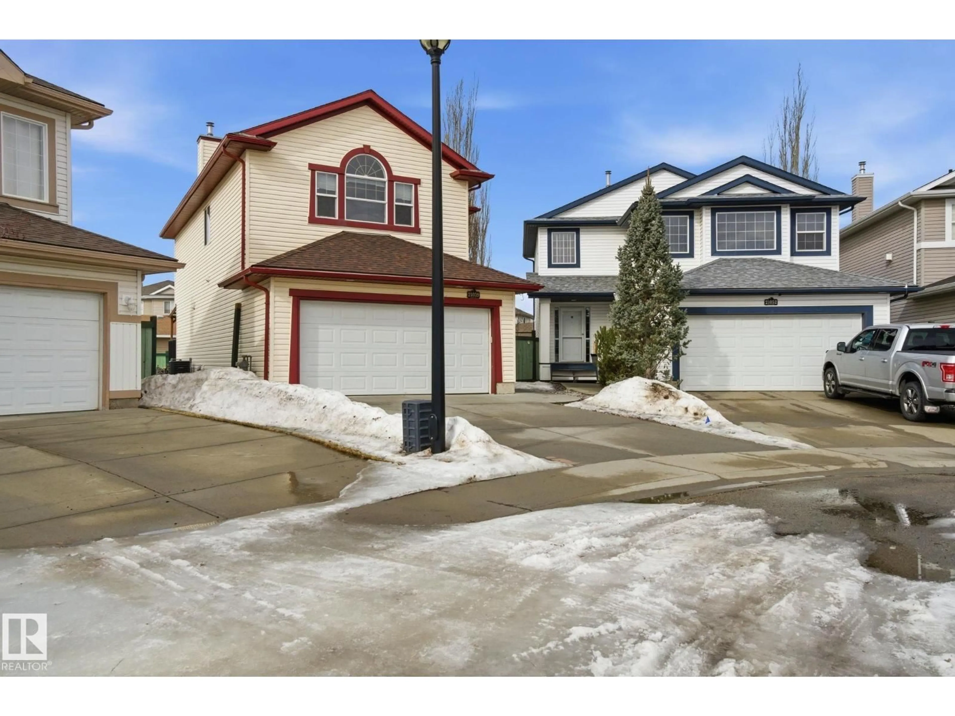 Unknown for 21039 92 AV, Edmonton Alberta T5T6X2